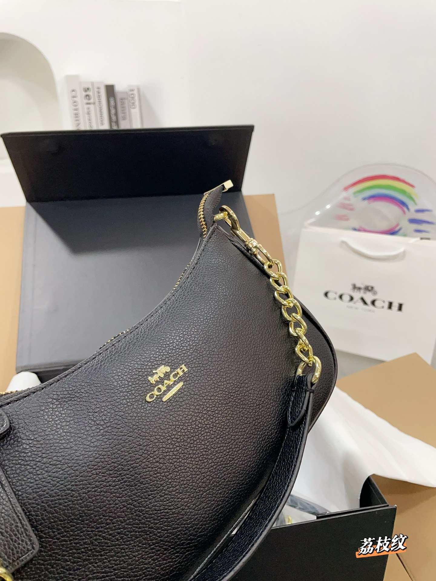 Alternative view of Shoulder Bag 09946