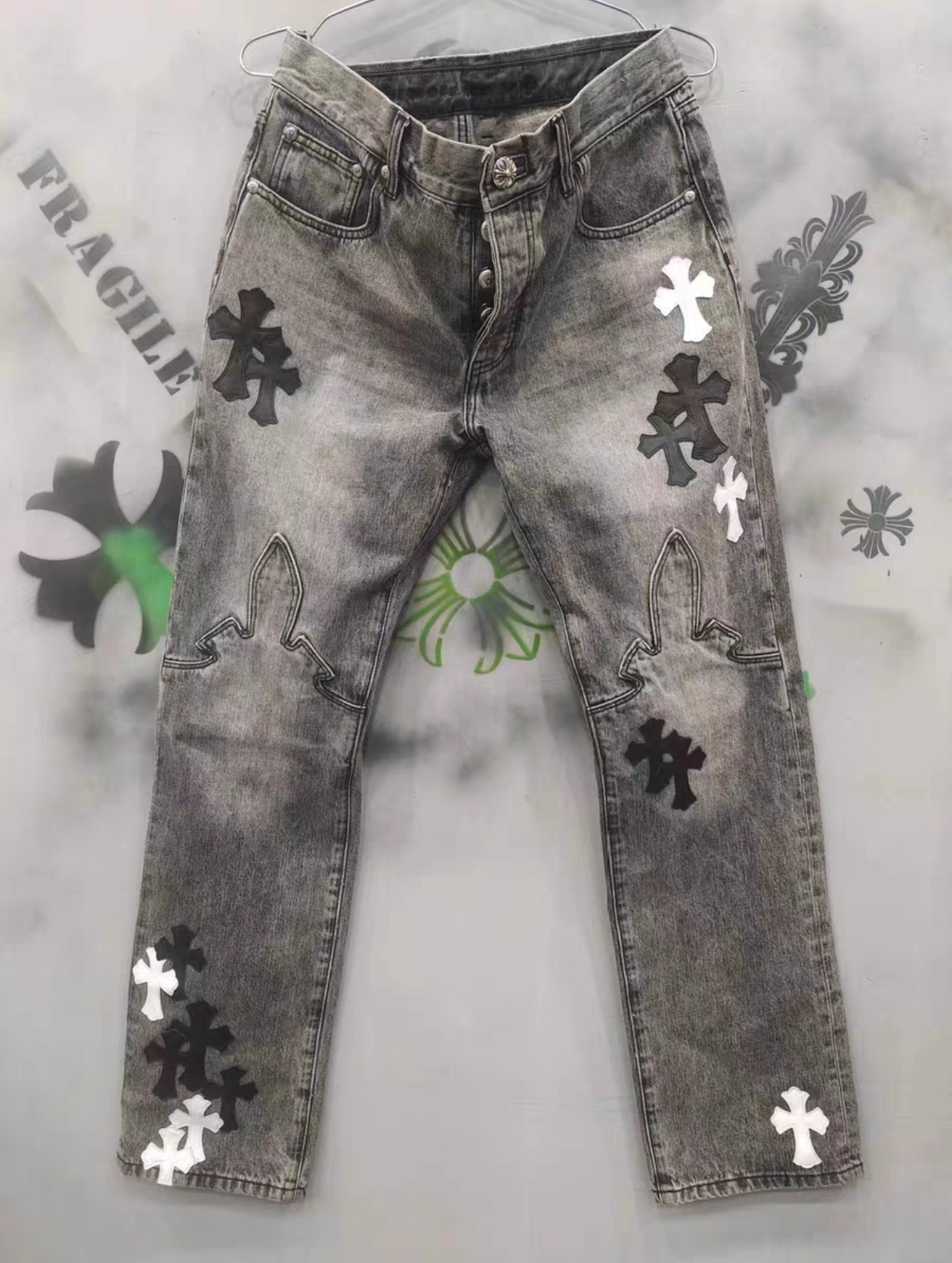 Chrome Hearts CH gray-black flame patch straight-leg jeans, viral internet sensation retro dark high-end streetwear. Fully hand-stitched with precise seams, 100% cowhide/lambskin patchwork
