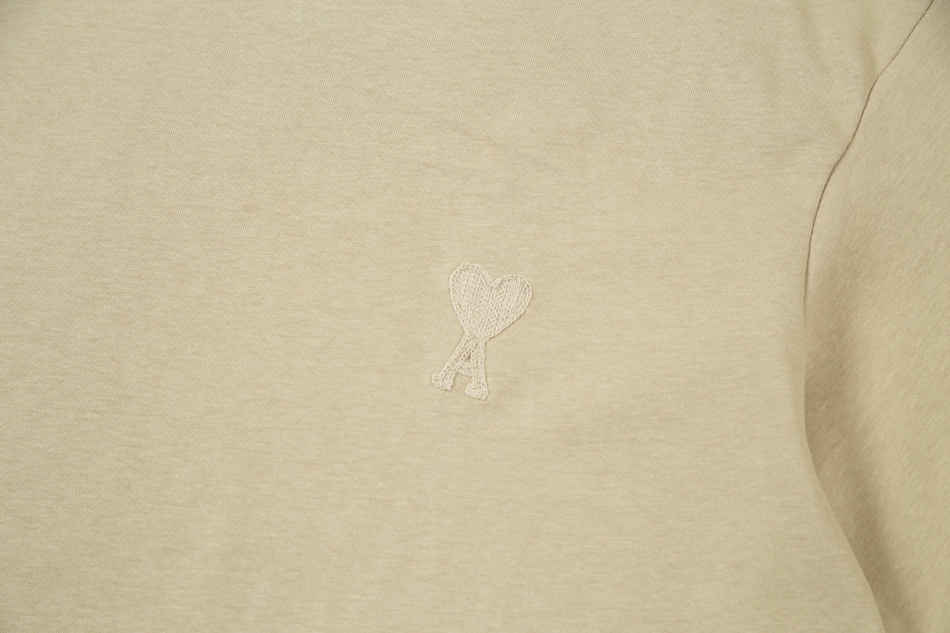High-End Women’s Suit Collection with New High-Quality T-Shirts in Various Colors - 图片 9