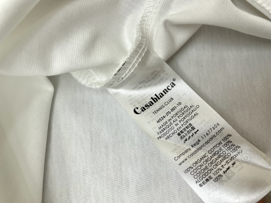 💴75
CASABLANCA短袖T恤                                                                                                        原版开发 采用250克高密度双纱纯棉面料 上身柔软舒适
进口设备 原版印花 色彩鲜艳清晰 
国内一线品牌代工厂代工 做工无可挑剔