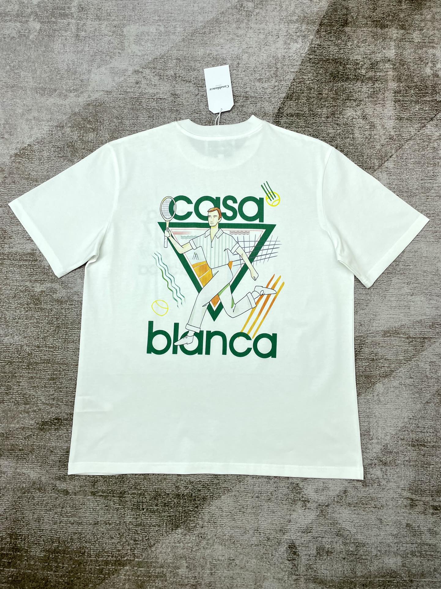 💴75
CASABLANCA短袖T恤                                                                                                        原版开发 采用250克高密度双纱纯棉面料 上身柔软舒适
进口设备 原版印花 色彩鲜艳清晰 
国内一线品牌代工厂代工 做工无可挑剔