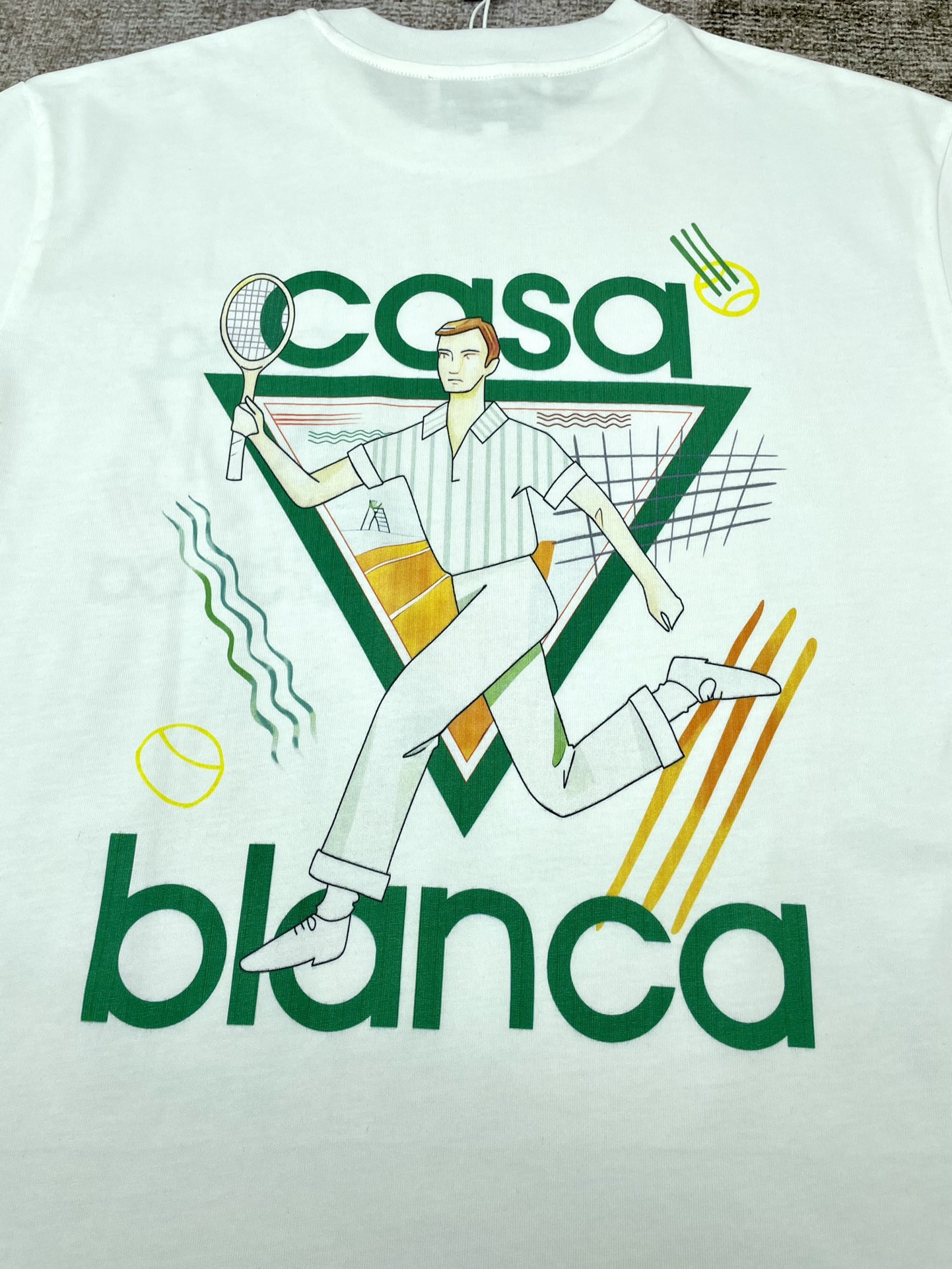 💴75
CASABLANCA短袖T恤                                                                                                        原版开发 采用250克高密度双纱纯棉面料 上身柔软舒适
进口设备 原版印花 色彩鲜艳清晰 
国内一线品牌代工厂代工 做工无可挑剔