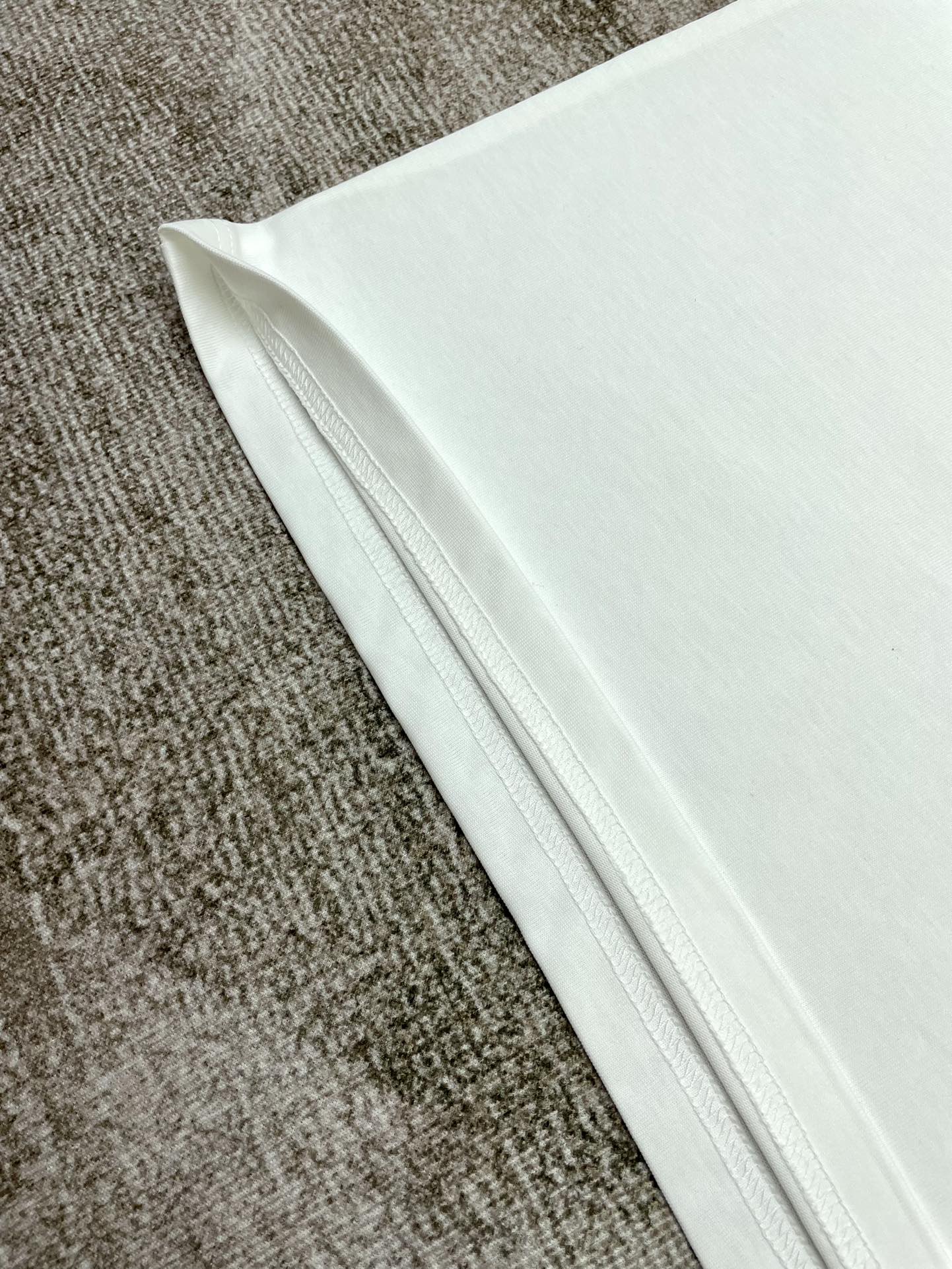💴75
CASABLANCA短袖T恤                                                                                                        原版开发 采用250克高密度双纱纯棉面料 上身柔软舒适
进口设备 原版印花 色彩鲜艳清晰 
国内一线品牌代工厂代工 做工无可挑剔