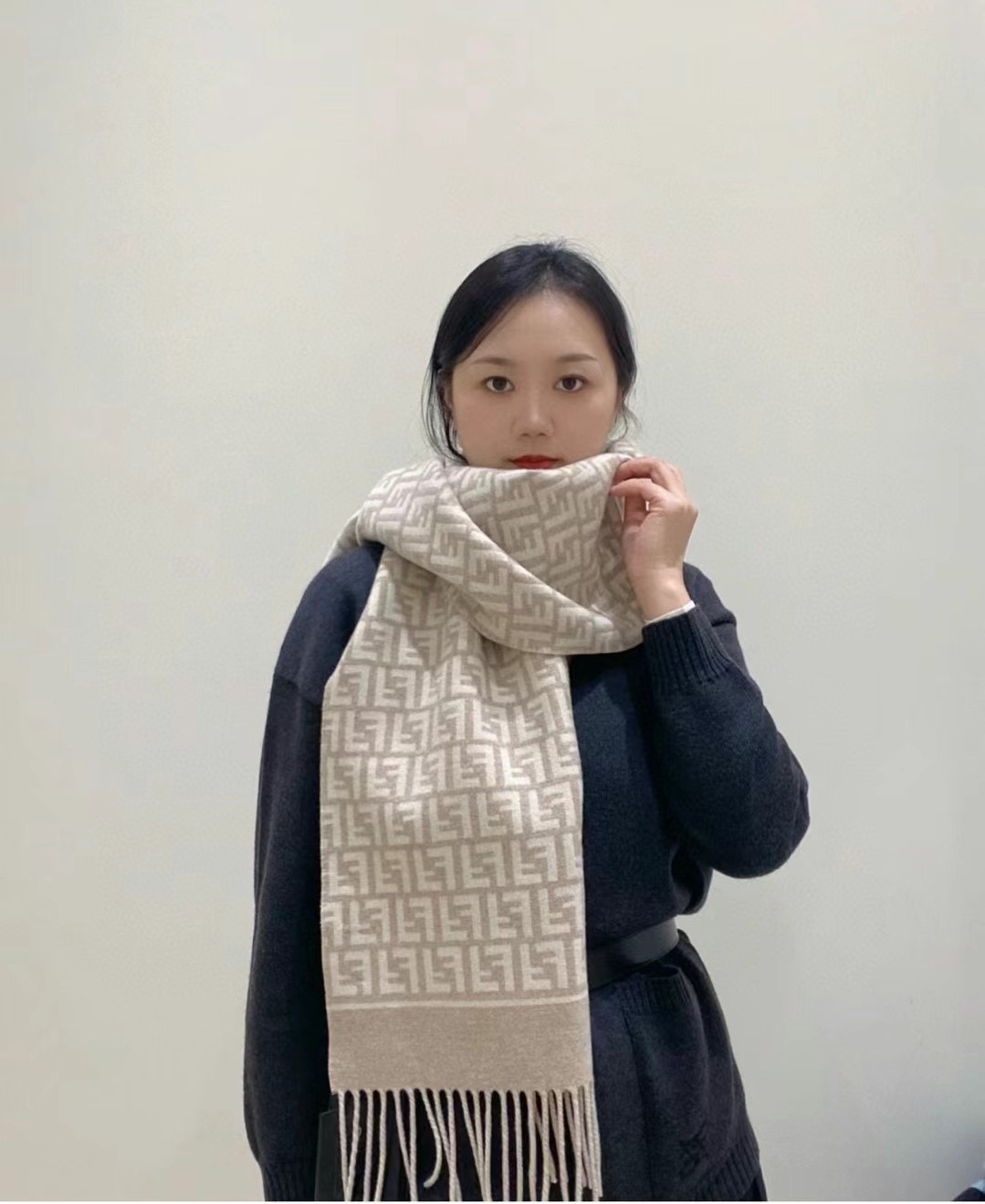 Fendi Store
 Scarf Beige White Cashmere Wool Fall/Winter Collection
