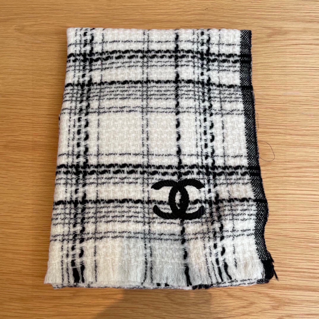 P新款搭配利器香奈儿系列货专供viP产品顶级苏格兰进口绵羊毛纹路织法使围巾赋有弹性且柔软亲肤无比的高贵优