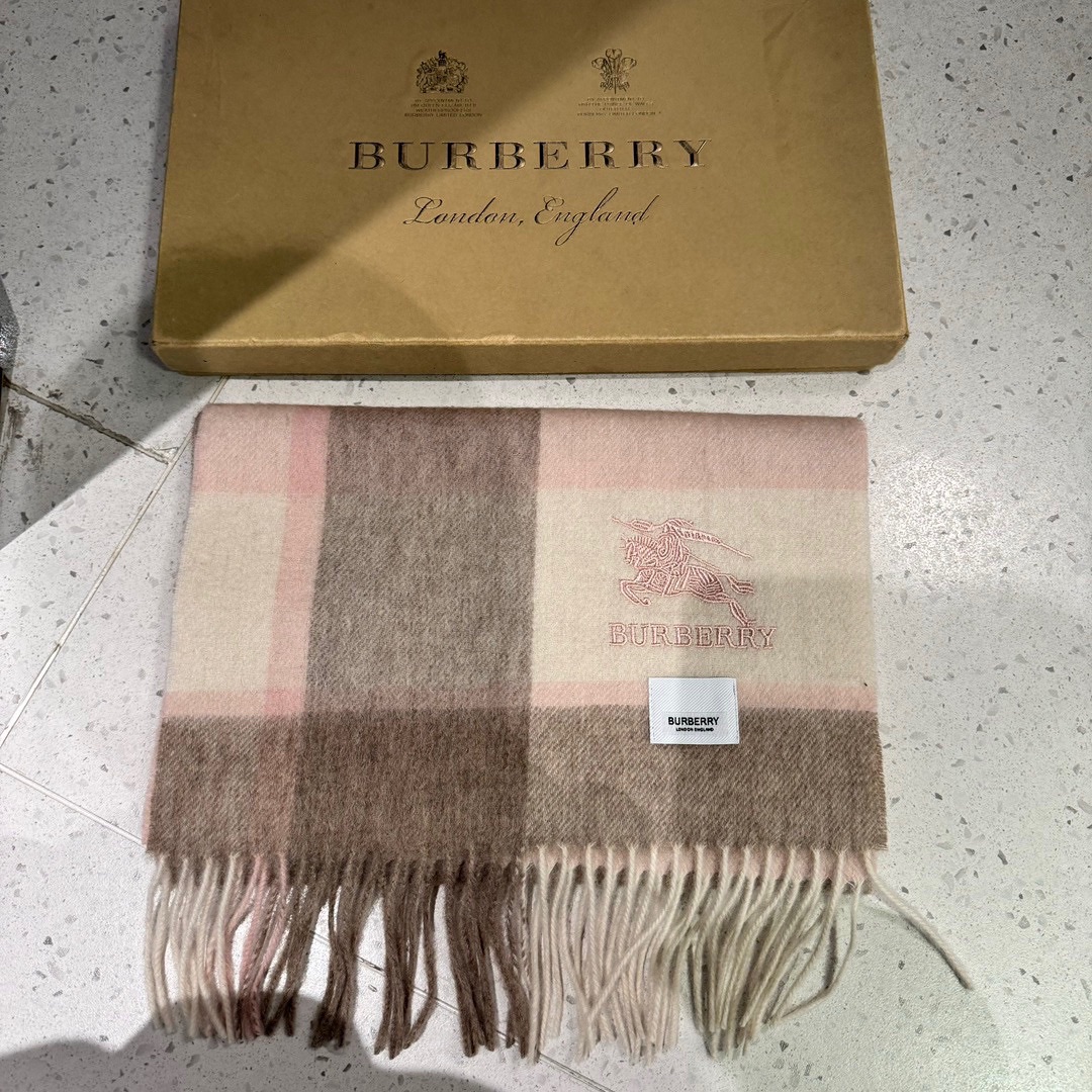 Burberry Pañuelos Compra ahora
 Universal para hombres y mujeres Hombres Epi Casual