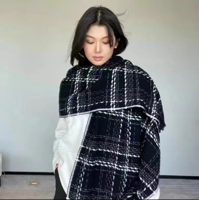 P新款搭配利器香奈儿系列货专供viP产品顶级苏格兰进口绵羊毛纹路织法使围巾赋有弹性且柔软亲肤无比的高贵优