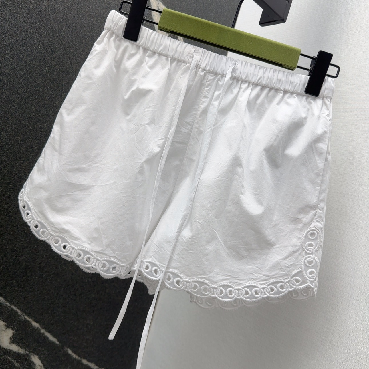 “Versatile Embroidered Shorts for Early Autumn: P644 G25SS Fashion Review” - 图片 2