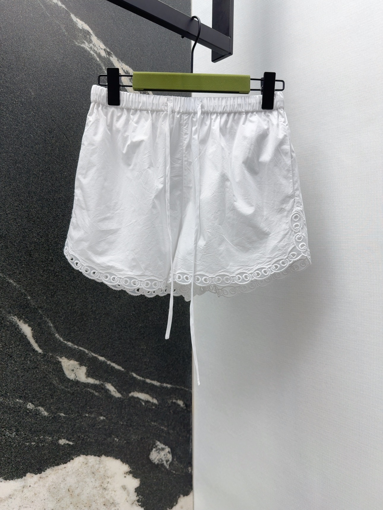 “Versatile Embroidered Shorts for Early Autumn: P644 G25SS Fashion Review” - 图片 1