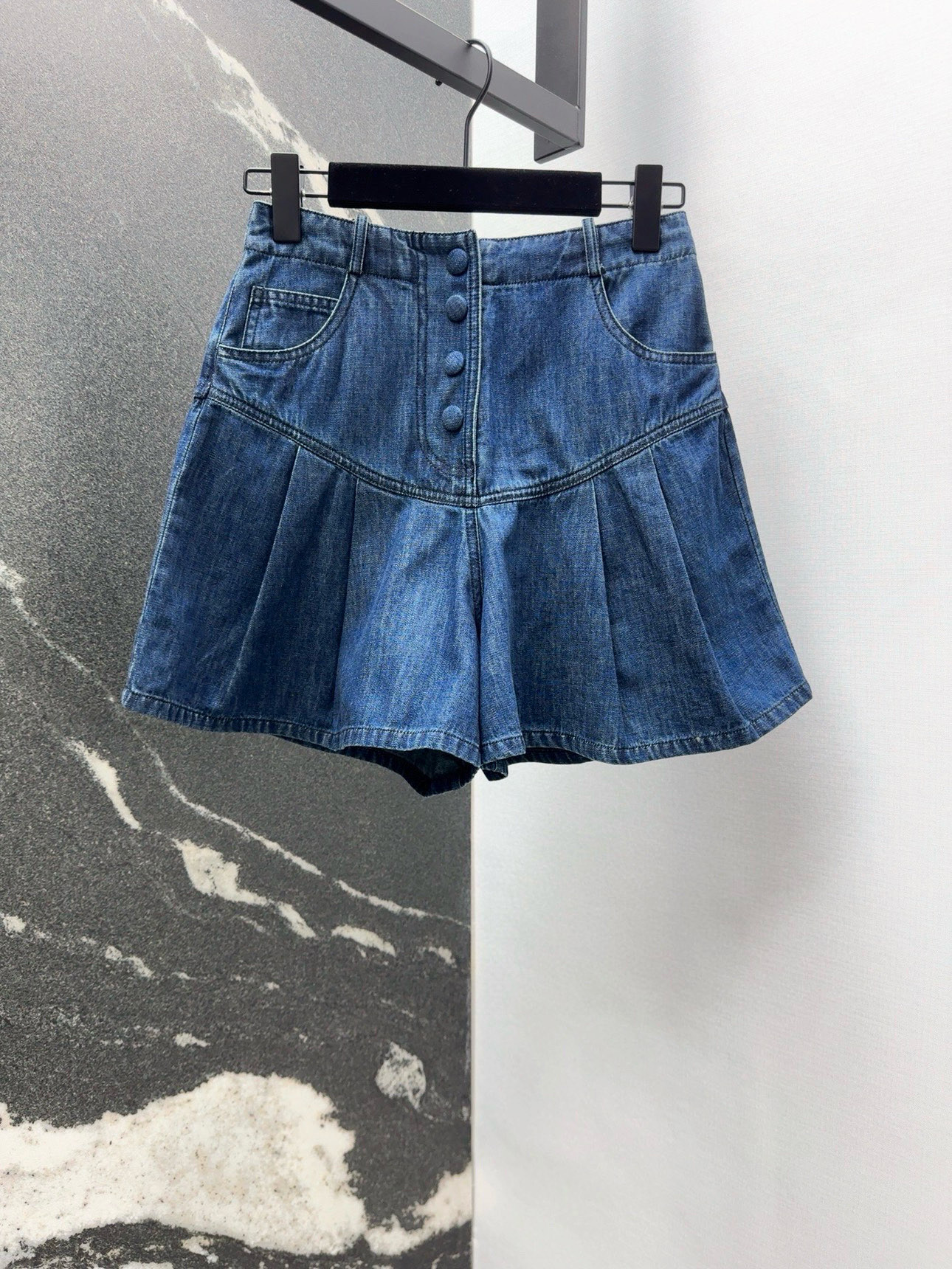 Fashion Review: Stylish Custom-Made Female Suit with Unique Details and Quality Materials - 图片 1