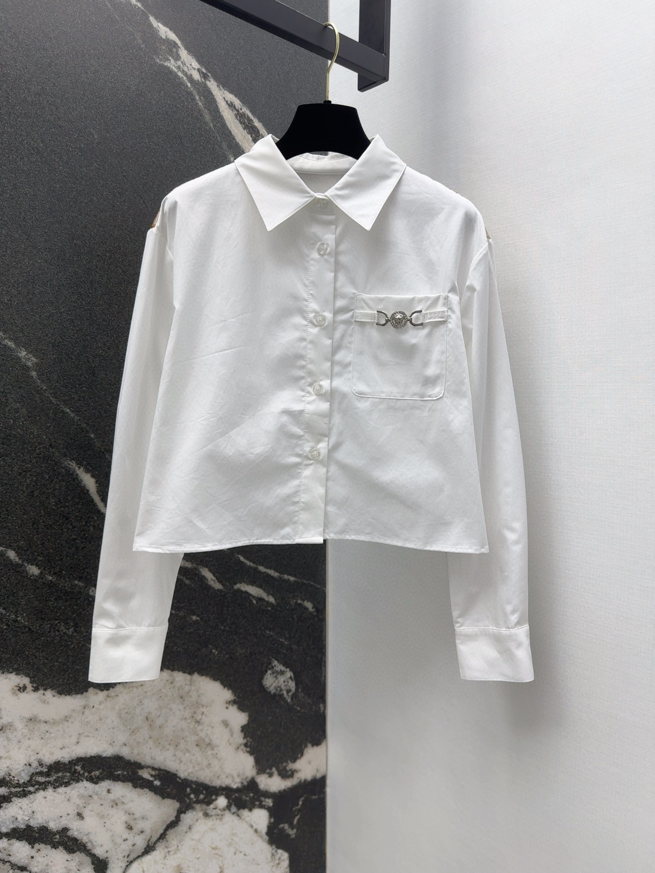 “Ver 25SS Women’s Suit: Medusa Vine Short Shirt, Back-Scrambling Pattern Design” - 图片 1