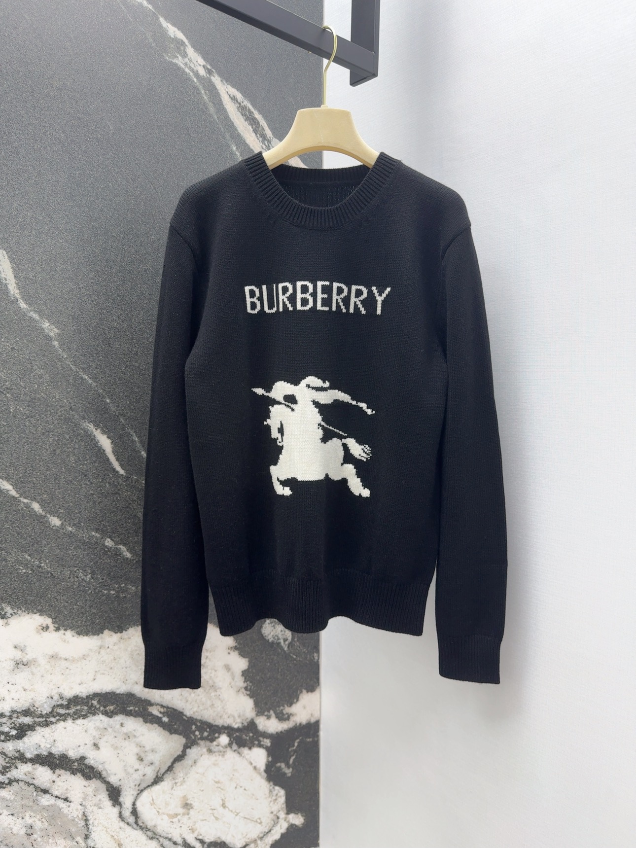 “Classic and Durable Feminine Outfits for Fall: P552 Bur 25SS Collection Overview” - 图片 1