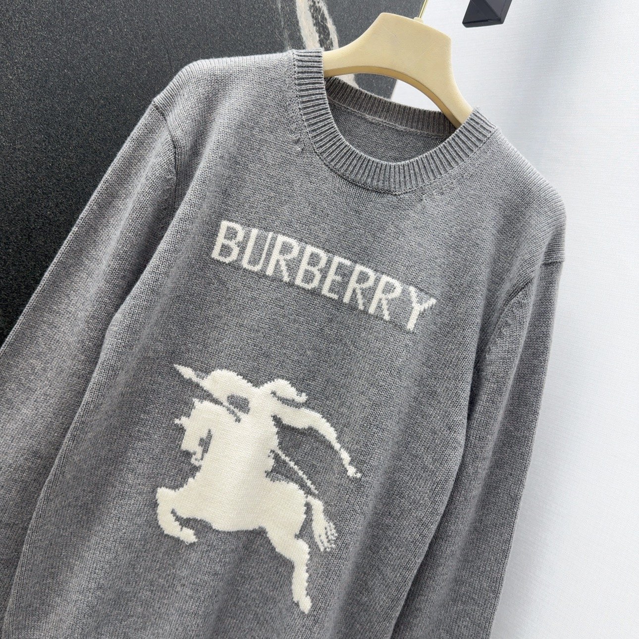 “Classic and Durable Feminine Outfits: P552’s Bur 25SS Fall Collection Highlights” - 图片 3