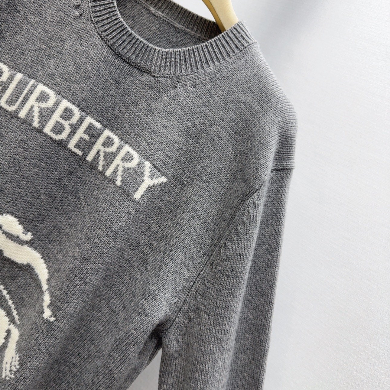 “Classic and Durable Feminine Outfits: P552’s Bur 25SS Fall Collection Highlights” - 图片 6