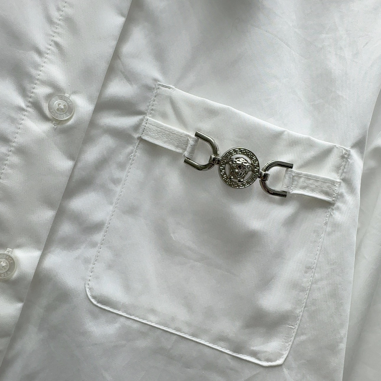Stylish Women’s Suit with Medusa Vine Decoration and Unique Pattern Design - 图片 4