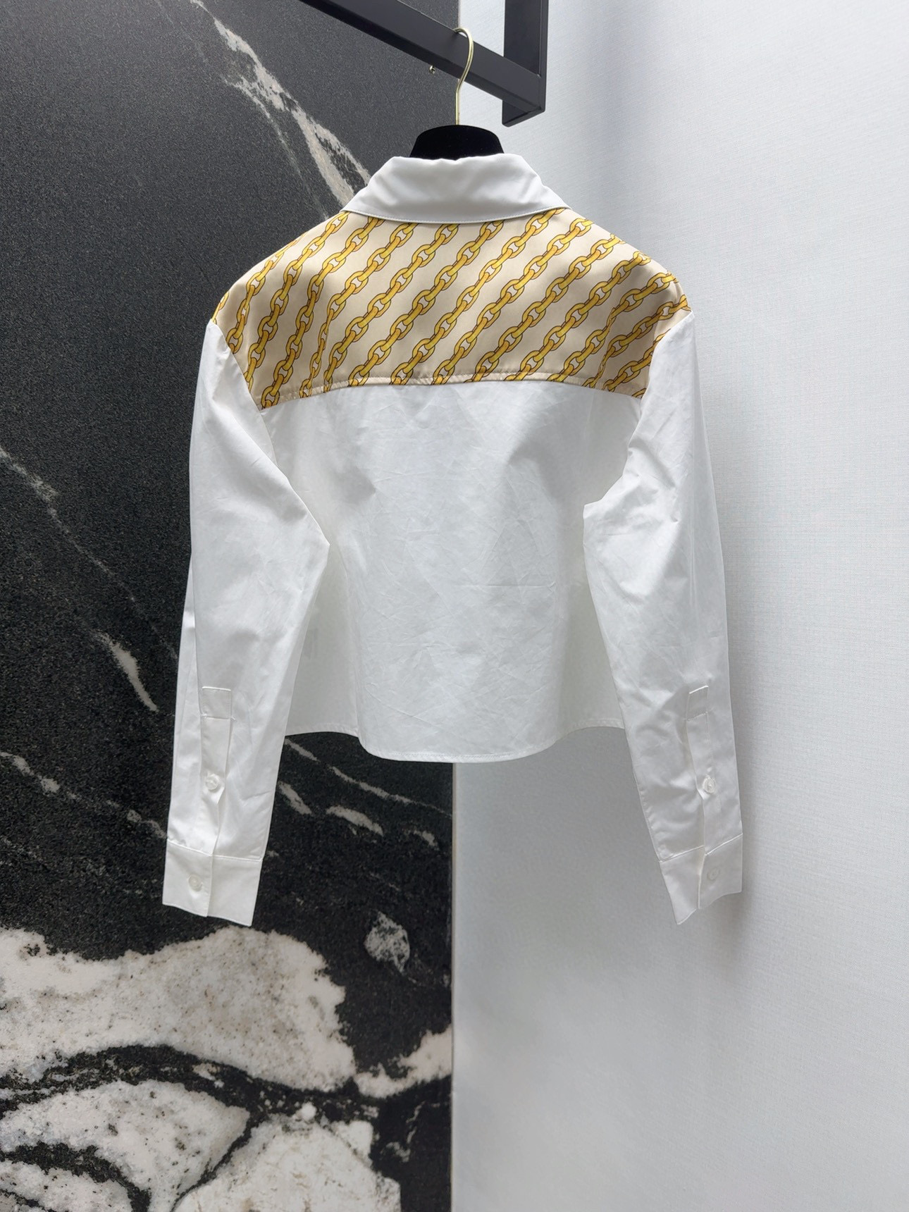 Stylish Women’s Suit with Medusa Vine Decoration and Unique Pattern Design - 图片 8