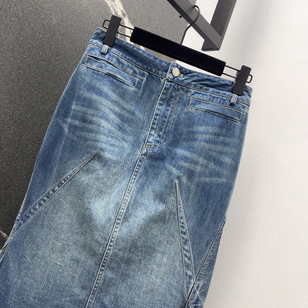 “Retro Cowfish Half-Dress: Stylish, High-Butt-Ass Hips Design with Unique Blue-Stone-Washed Cowboy Face” - 图片 2