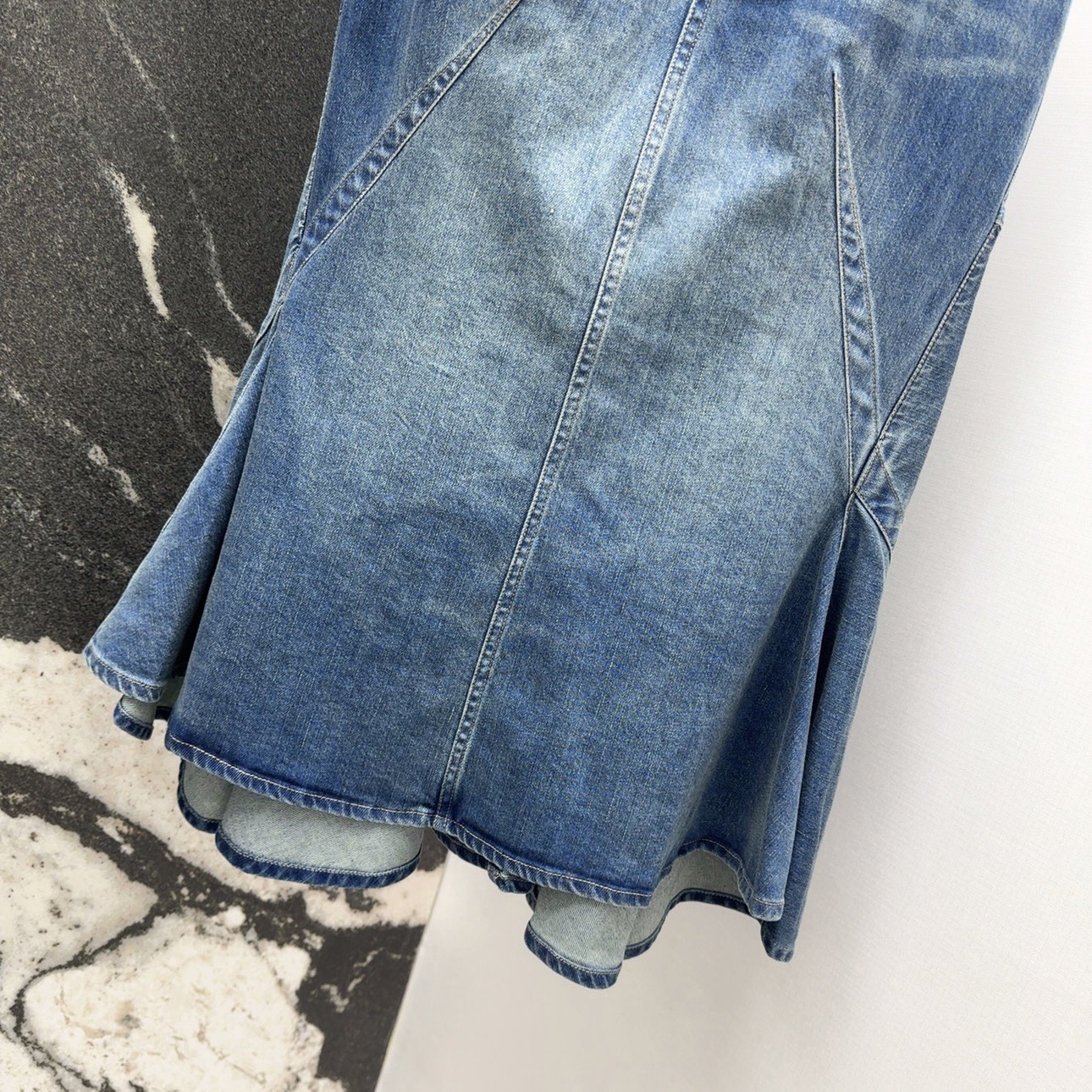 “Retro Cowfish Half-Dress: Stylish, High-Butt-Ass Hips Design with Unique Blue-Stone-Washed Cowboy Face” - 图片 4