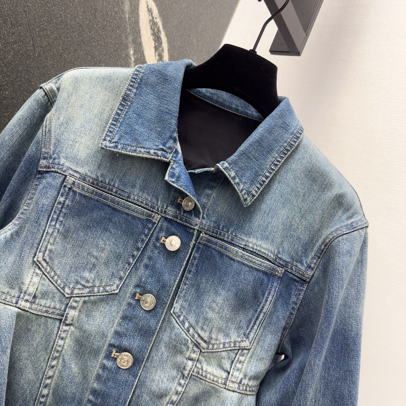 Retro-Washed Cowboy Doll Coat: Original Femininity Suit with MCQ 25SS Fashion Elements - 图片 3