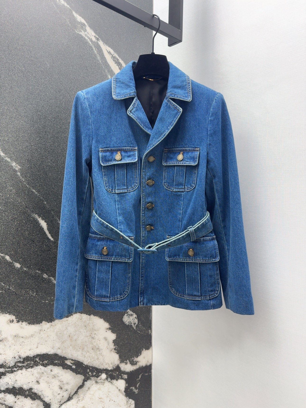 “Stylish Autumn Fashion: SLP 60SS Dress, Retro Jacket, Classic Bag, and Custom Jeans for a Chic Look” - 图片 1