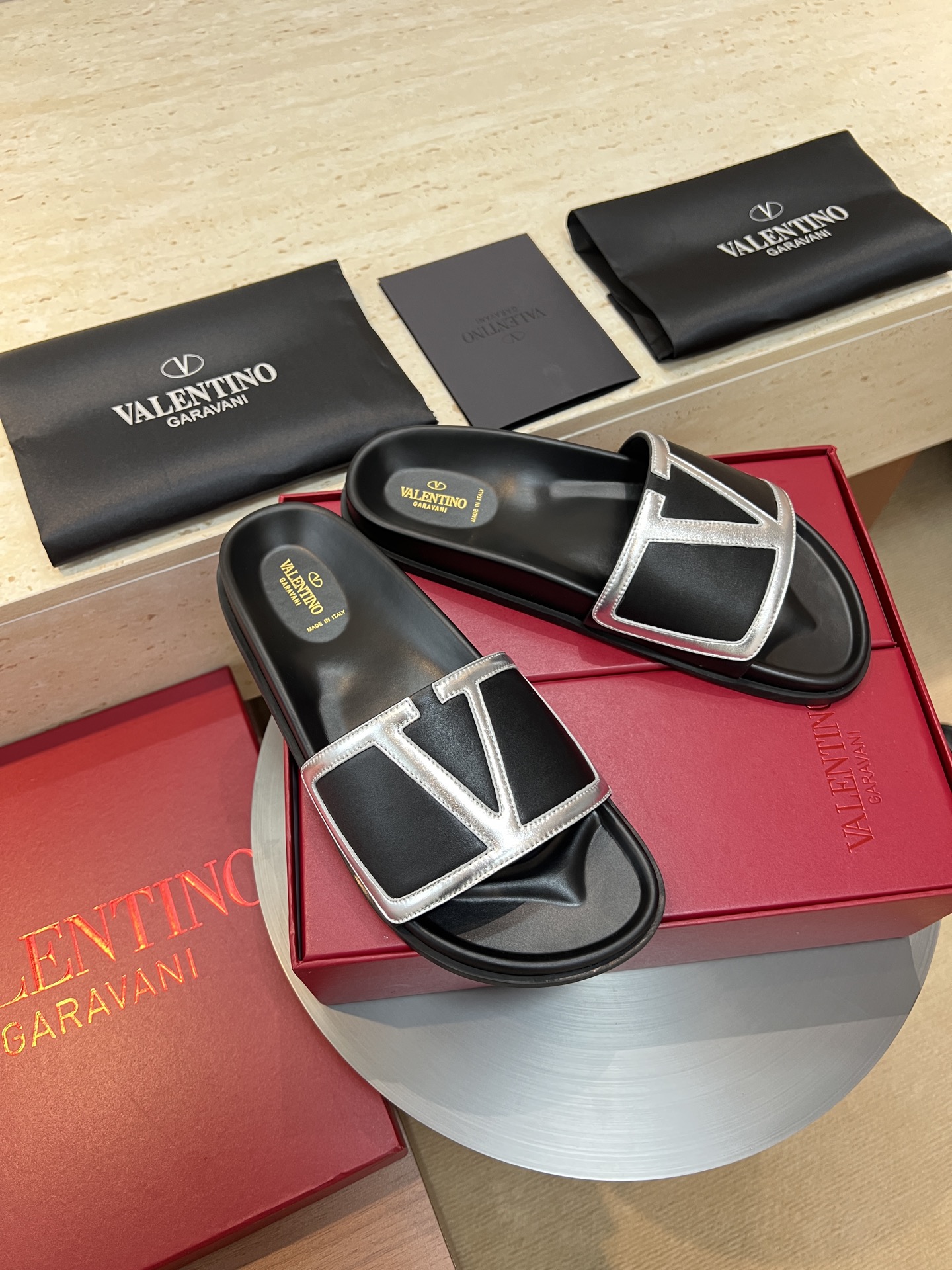 Valentino Garavani Men's Leather Sandals Slides with V Logo, Summer Style 2 i1745049684234 5216 0 0