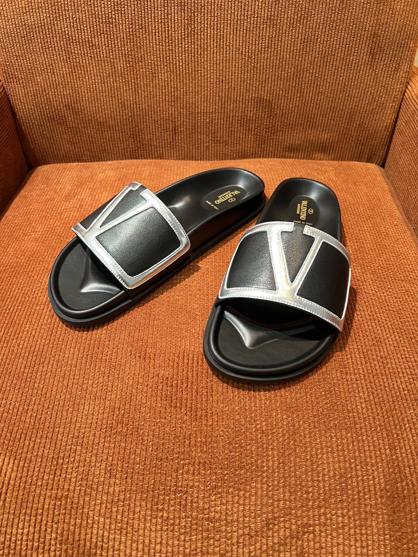 Valentino Garavani Men's Leather Sandals Slides with V Logo, Summer Style 6 i1745049689475 5473 0 4