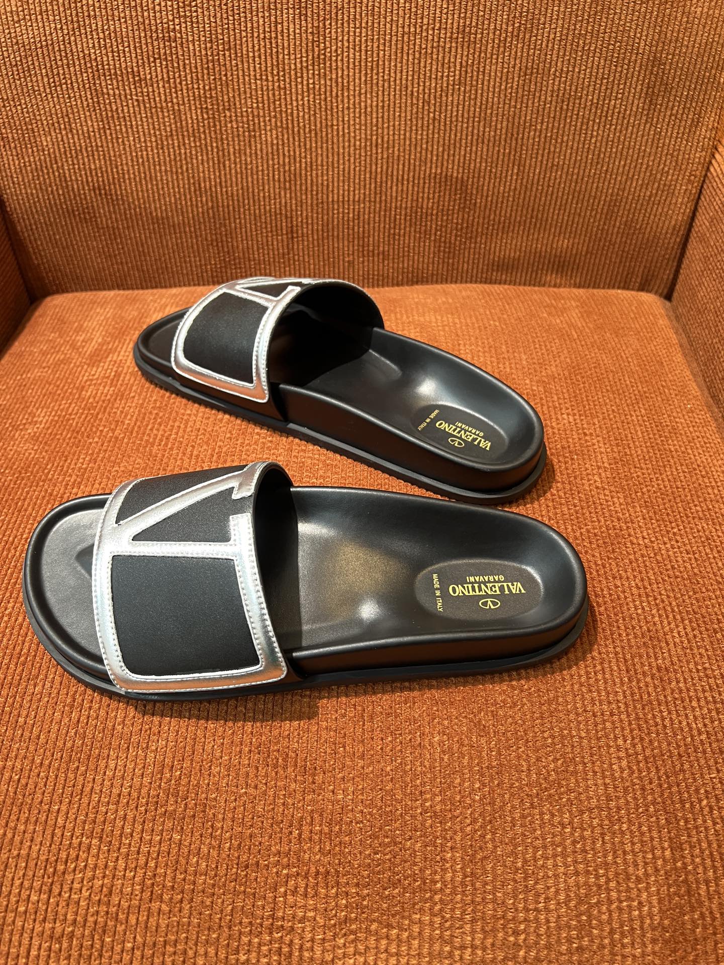 Valentino Garavani Men's Leather Sandals Slides with V Logo, Summer Style 5 i1745049689507 3011 0 3