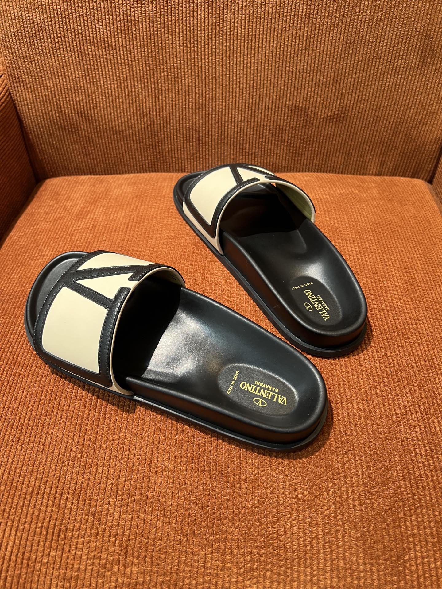 Valentino Men's Leather Sandals Designer Slides Summer Comfort Shoes Size 39-44 3 i1745049727901 6888 0 1