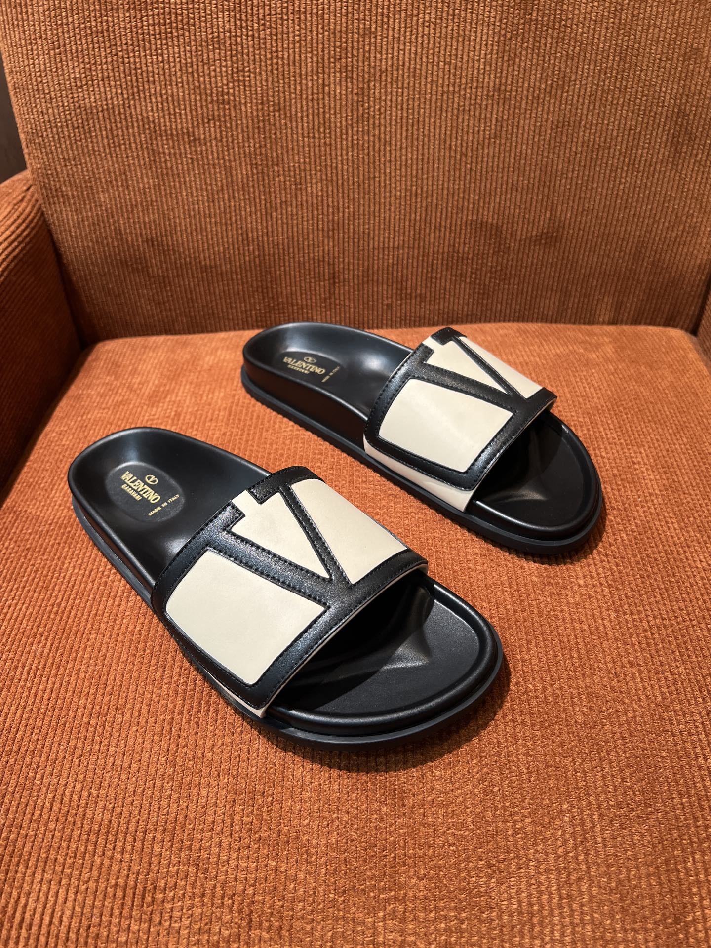 Valentino Men's Leather Sandals Designer Slides Summer Comfort Shoes Size 39-44 4 i1745049727909 3378 0 2