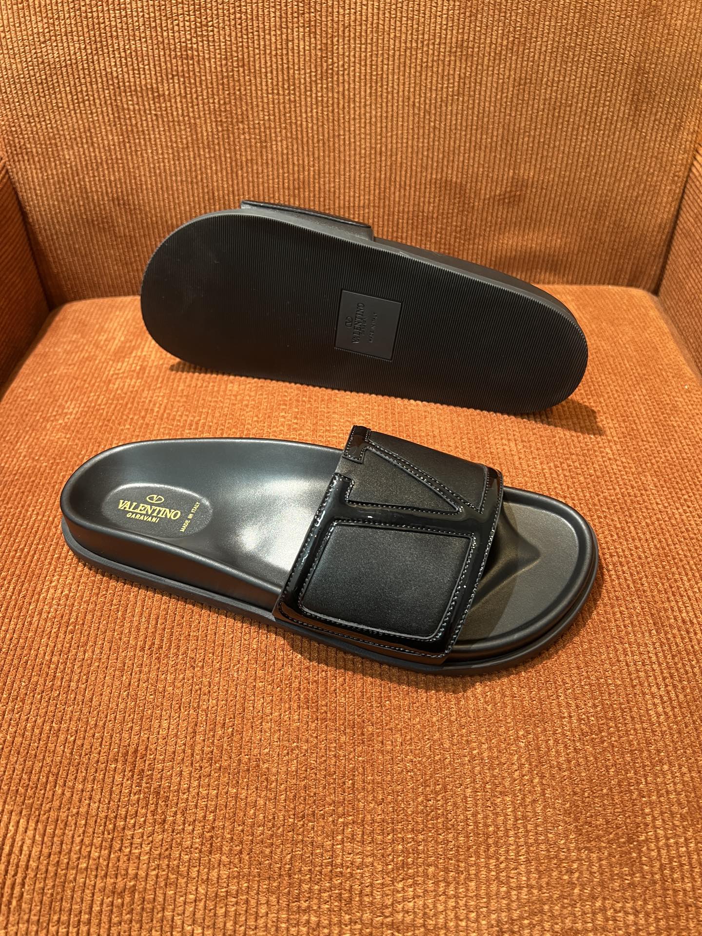 Valentino Garavani Men's Leather Sandals Luxury Summer Slides 6 i1745049784946 5801 0 4