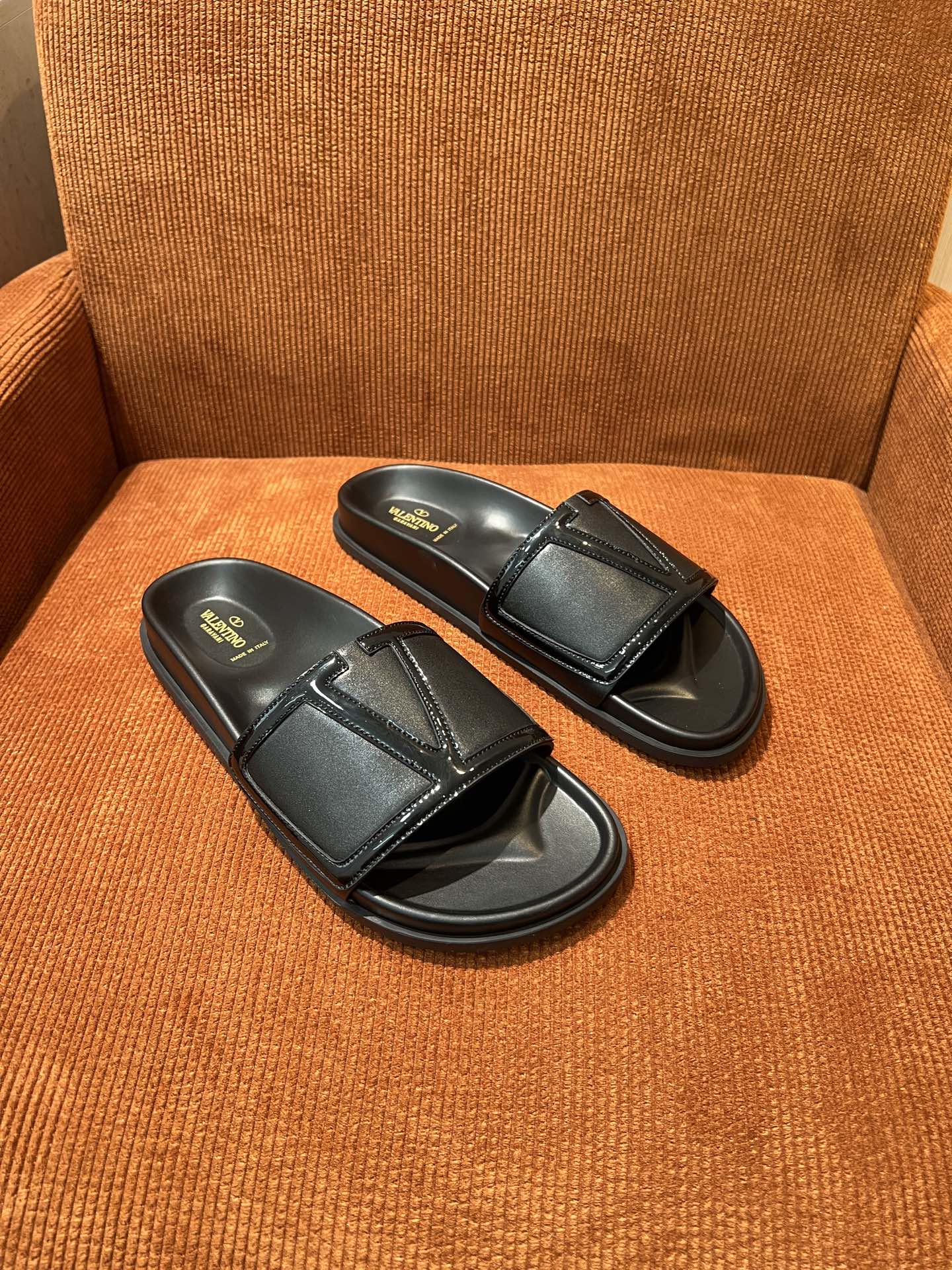 Valentino Garavani Men's Leather Sandals Luxury Summer Slides 3 i1745049786703 9161 0 1