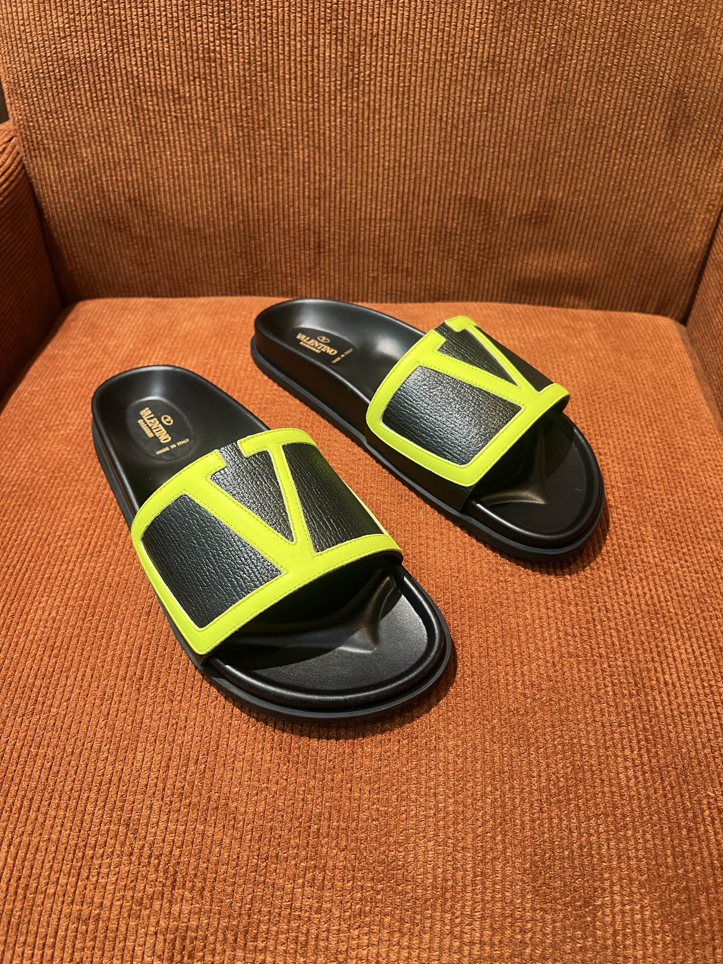 Valentino Garavani Men's Leather Slides with V Logo - Summer Essential 5 i1745049806655 9015 0 3