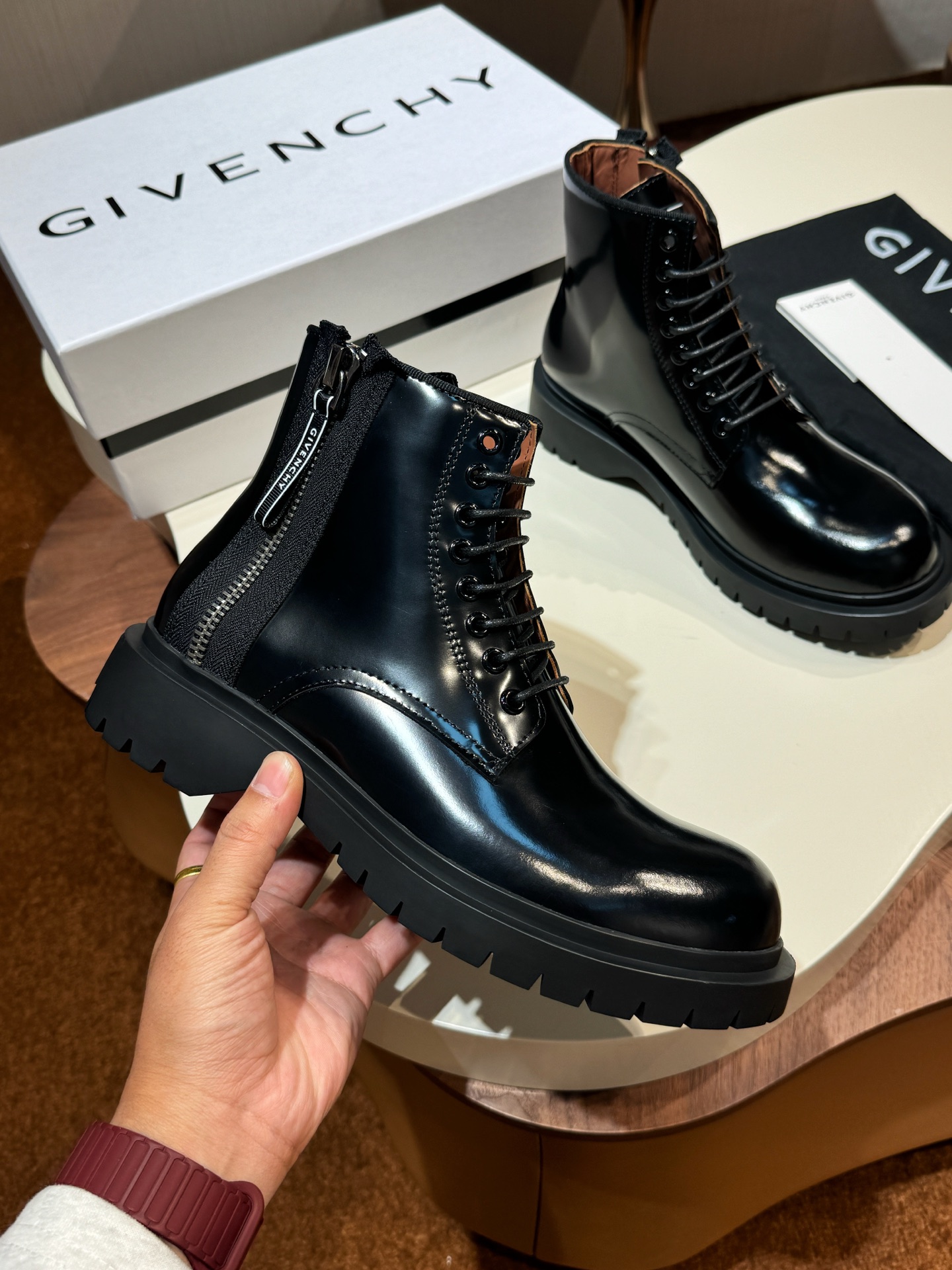 NO:665038,GIVENCHY brushed cow leather derby shoes, metal eyelets, three-dimensional GIVENCHY LOGO on the front and sides, sole and heel inserts, embossed leather insole with GIVENCHY LOGO, embossed GIVENCHY LOGO, serrated thick sole, extra comfortable, Size39-44 (customized at 38.45.46),,givenchy,cowhide19860909GIVENCHY拉绒牛皮革德比鞋 金属孔眼 正面侧面饰以立体GIVENCHY LOGO 鞋底后跟嵌件饰以GIVENCHY LOGO压花皮革内底,压印GIVENCHY LOGO 锯齿状厚底 格外舒适 Size39-44（38.45.46定做),,givenchy,cowhide,Men's shoes