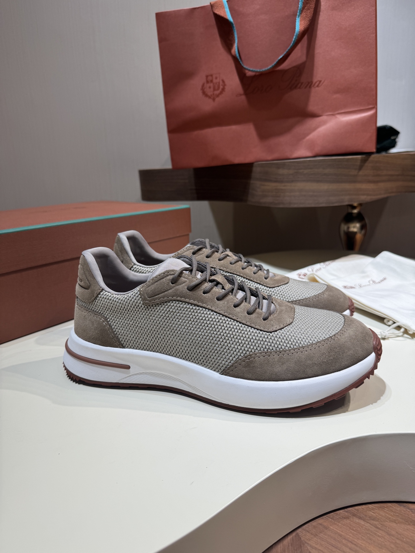 Loro Piana(男) Style Grey Leather Men's Shoes Lookbook Reference image 1