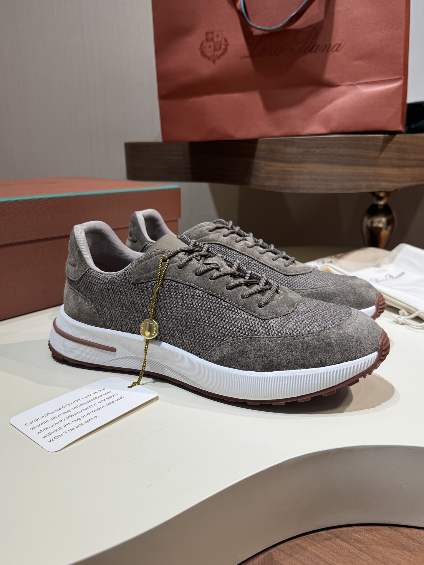 NO:745186,'Loro Pian＊' Week End Walk series of sports shoes, using exclusive raw materials, mesh upper + suede stitching, breathable and comfortable, rubber soles with strong grip, suitable for commuting and casual outings. Low-key high-end gray tone, versatile suit or casual wear, size39-44 (customized at 38.45.46), loro piana, sneakers, business suit, chamois leather19860909《Loro Pian＊》Week End Walk系列运动鞋,采用独家原材料,鞋面网面+麂皮拼接,透气舒适,橡胶鞋底抓地力强,适合通勤和休闲出街.低调高级灰调,百搭西装或休闲装, size39-44（38.45.46定做）,,loro piana,sneakers,business suit,chamois leather,Men's shoes