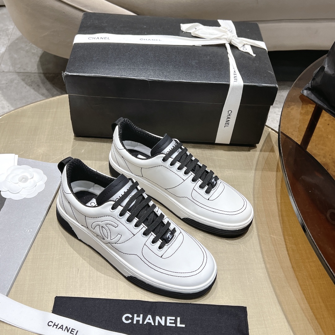 NO:483883,Leather version Ch@nel Xiangjia 25C vacation style comic series panda casual shoes board shoes sneakers new season hot products versatile artifact Fabric: silk cowhide imported inner lining imported mesh breathable inner sole original molded Tpr sole electric embroidered logo Size: Women's model 35-41 two colors, casual shoes/sports shoes, chanel, sneakers, cowhide19860909皮面版本 Ch@nel 香家 25C度假风 漫画系列熊猫休闲鞋 板鞋 运动鞋 新季爆款 百搭神器 面料: 丝绸牛皮 内里进口网状透气内里 鞋底原版开模Tpr底 电绣大logo Size : 女款35-41 颜色两色,休闲鞋/运动鞋,chanel,sneakers,cowhide,Women's Shoes