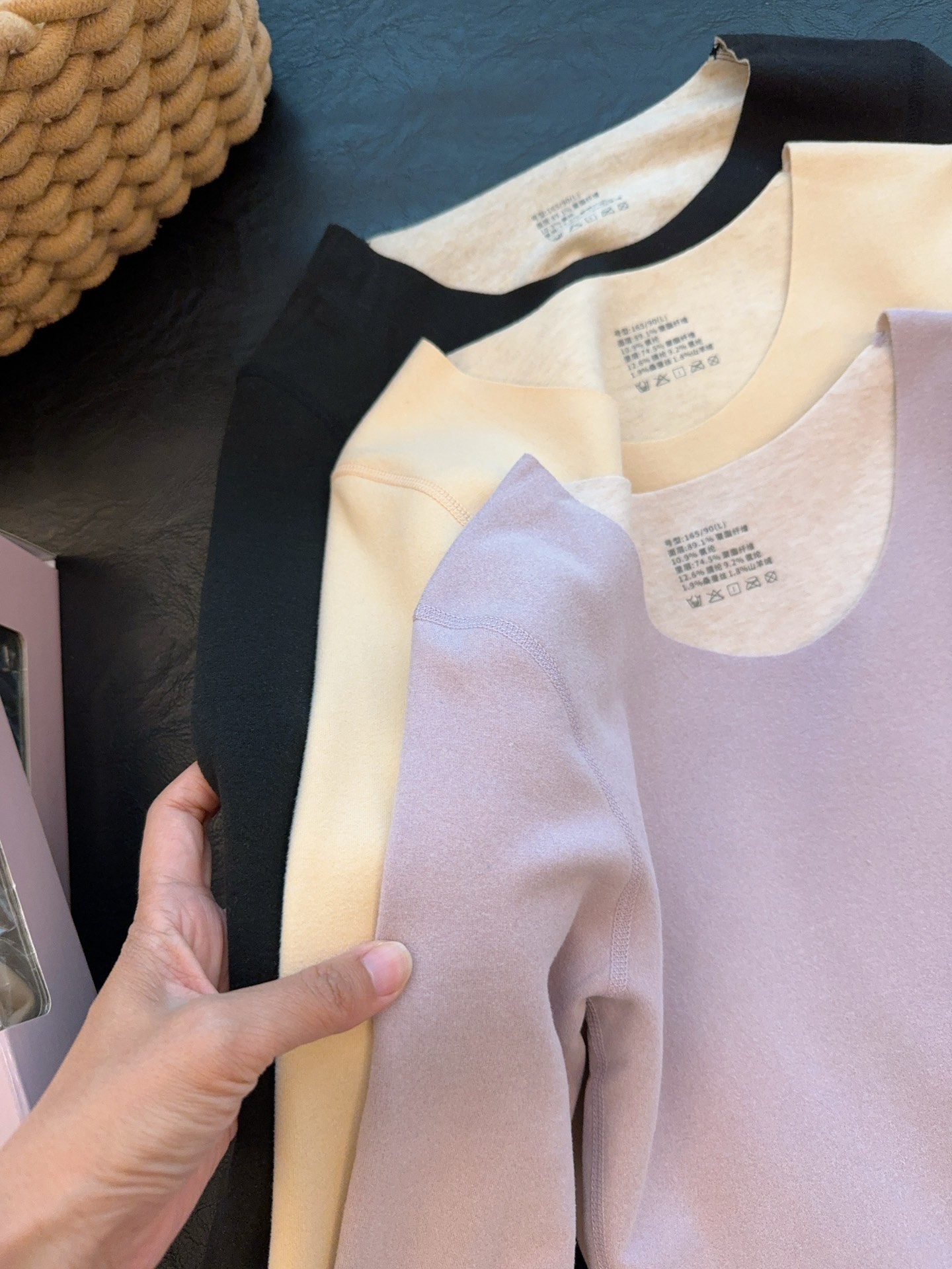 Women’s Seamless Cashmere & Mulberry Silk Thermal Underwear Set - Comprehensive 2