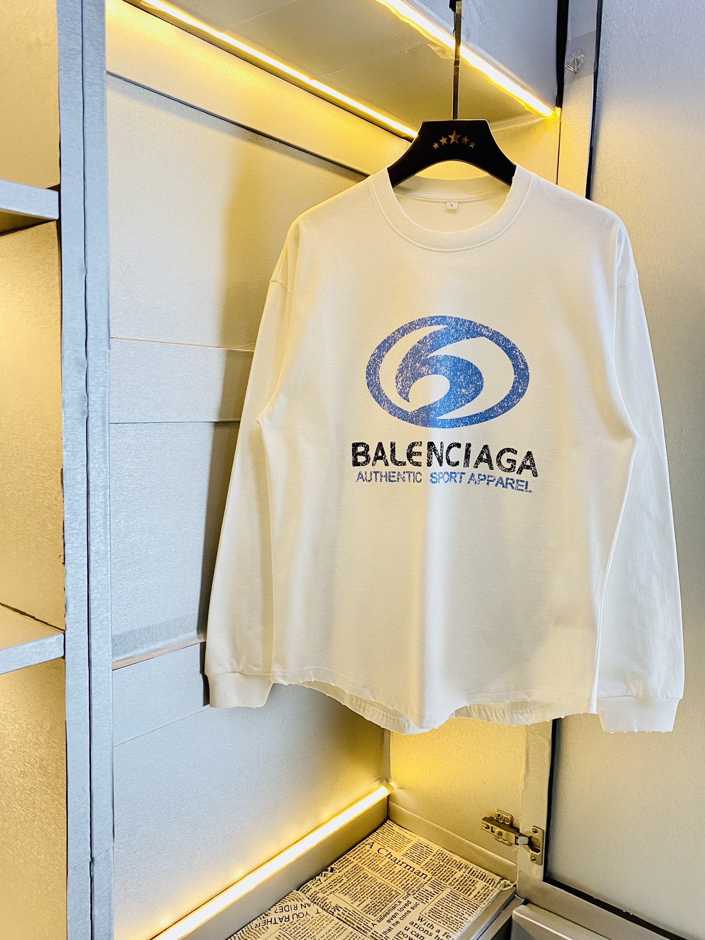 Stijlen en waar te kopen
 Balenciaga Kleding T-Shirt Replica -ontwerper van hoge kwaliteit
 Unisex Katoen Gemerceriseerd katoen Lange mouw