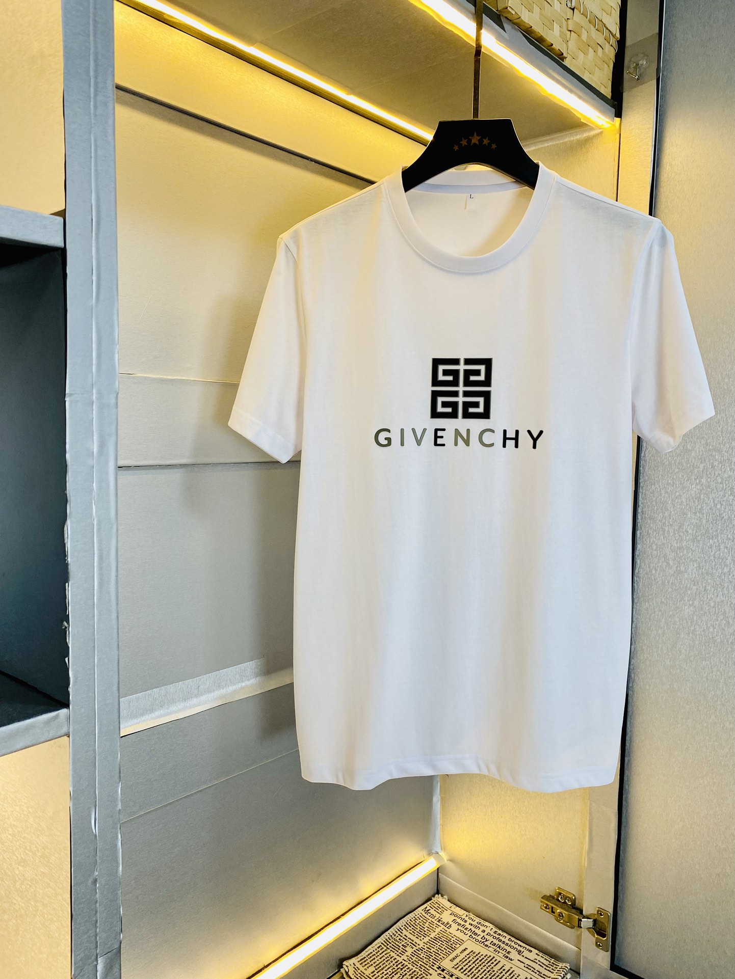 NO:450606,Wear 240 pounds, gospel of fat, couples, size M-6XL, Givenchy Givenchy original quality, latest 2025 men's short-sleeved T-shirt, clothes, selected counter customized top mercerized cotton imported fabric, all details are perfectly 1 to 1 replica, restore the authentic 100% original hardware, high-end customized auxiliary materials, original factory original standard, excellent upper body effect!  ,,givenchy,givenchy,T-shirt,tees,t-shirt,alexander wang19860909穿240斤 胖子福音 情侣款 码数M-6XL 纪梵希Givenchy 原单品质 2025最新款 男装短袖T恤 衣服 精选专柜订制顶级丝光棉进口面料 所有细节做工完美1比1复刻 还原正品百分百 原版五金 高端订制辅料 原厂原标 上身效果超赞！,,givenchy,givenchy,T-shirt,tees，t-shirt,alexander wang,Men's clothing