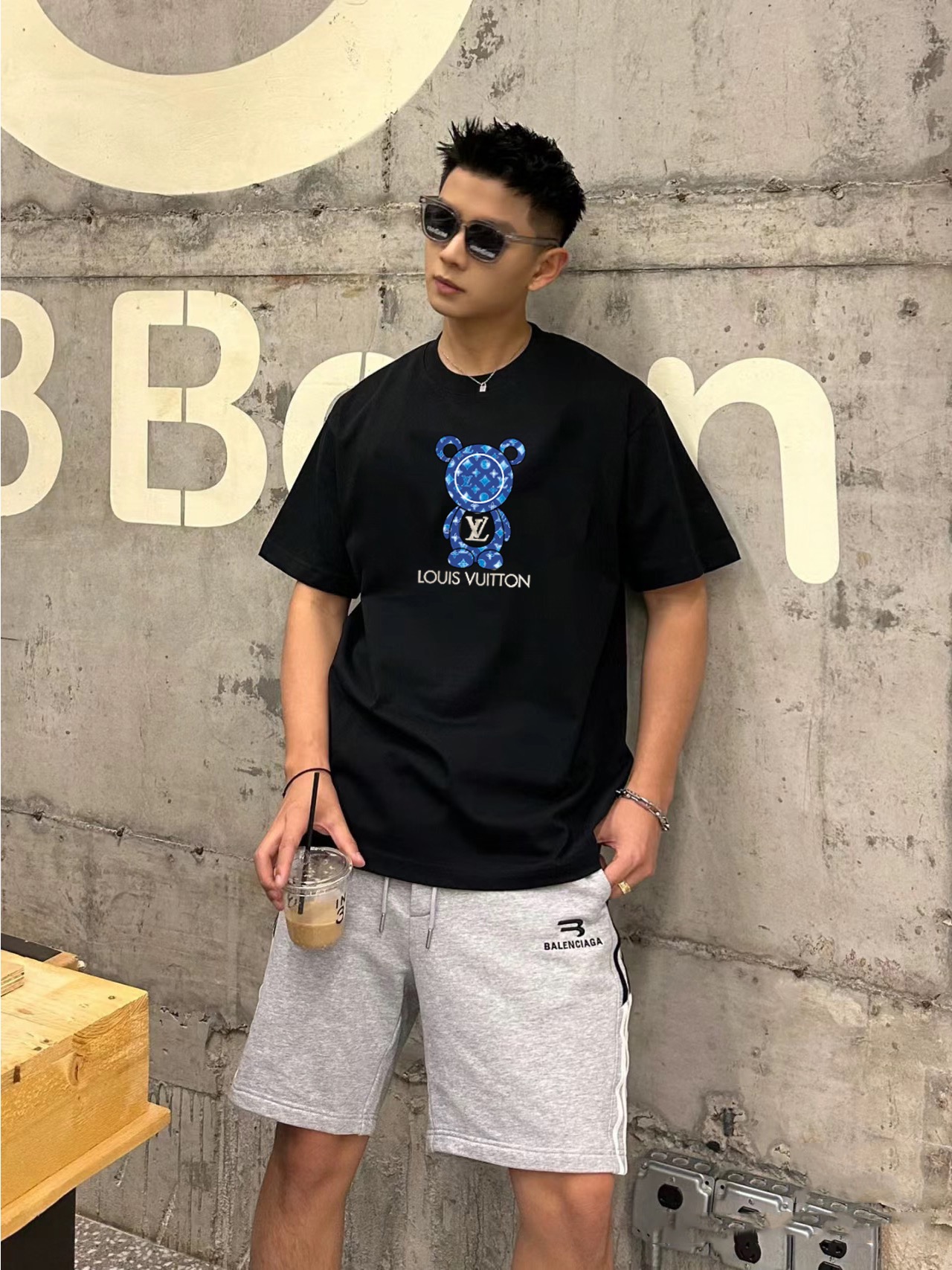 NO:132648,Wearable 240 catties, size M-6XL Louis Vuitton LV Original single quality, shoulder-falling style!  Latest style Men's round neck short-sleeved T-shirt with high-end printed workmanship!  Selected counters to customize top imported fabrics, all details are perfectly 1-to-1 reproduction, restore the authenticity 100% original hardware, high-end customized auxiliary materials, original factory original standard, excellent upper body effect!  ,,louis vuitton,louis vuitton,T-shirt,tees,t-shirt,alexander wang19860909可穿240斤 码数M-6XL 路易威登LV 原单品质 落肩款！最新款 男装圆领短袖T恤 高级印花做工！精选专柜订制顶级进口面料 所有细节做工完美1比1复刻 还原正品百分百 原版五金 高端订制辅料 原厂原标 上身效果超赞！,,louis vuitton,louis vuitton,T-shirt,tees，t-shirt,alexander wang,Men's clothing