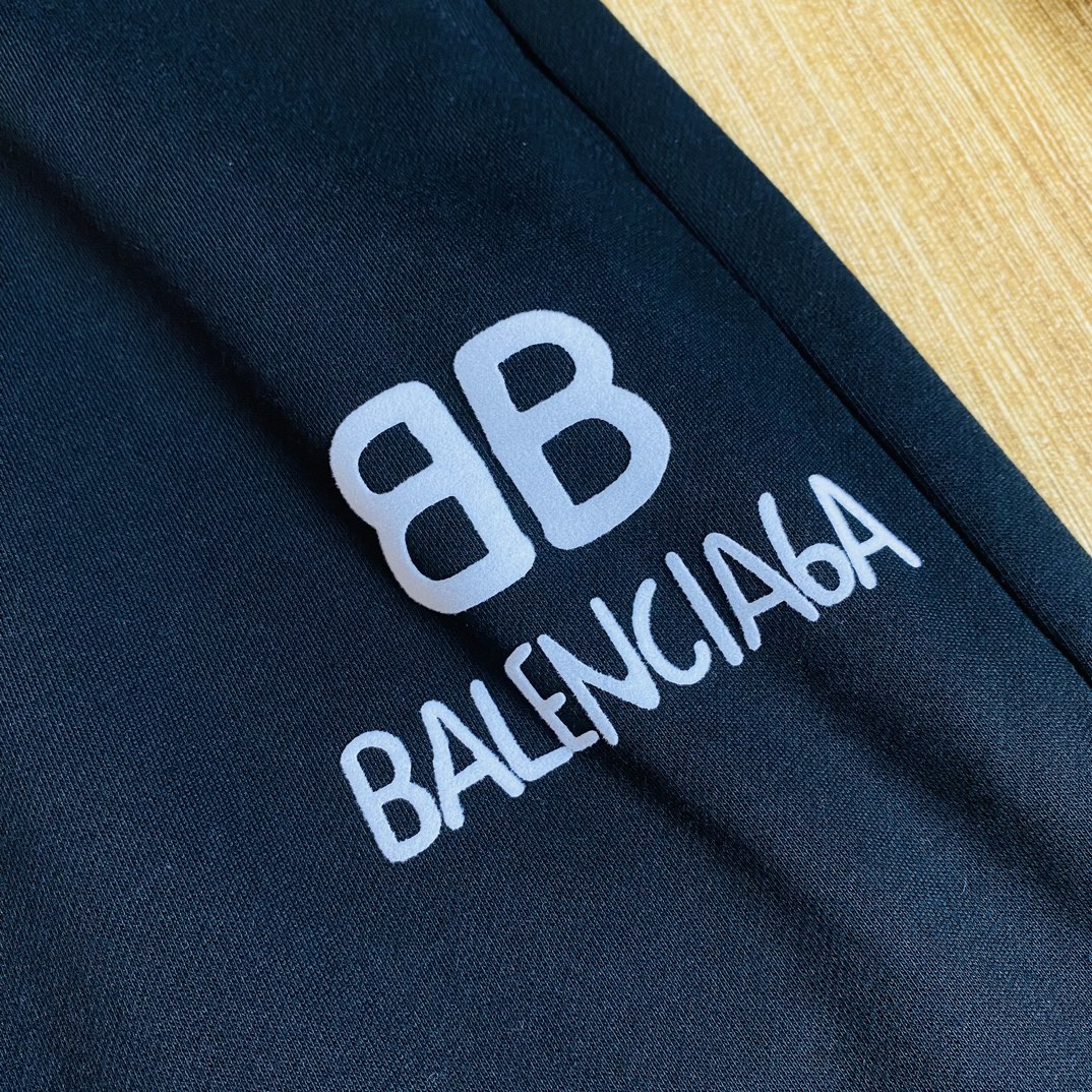 情侣款胖子福音220斤可穿巴黎世家Balenciaga重磅推荐！2024春夏必备专柜系列最新款短裤沙滩裤