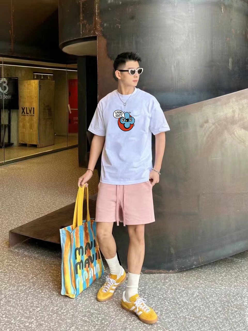 NO:126102,Wearable 240 catties, size M-6XL Louis Vuitton LV Original single quality, shoulder-falling style!  The latest 2025 men's round neck short-sleeved T-shirt with high-end printed workmanship!  Selected counters to customize top imported fabrics, all details are perfectly 1-to-1 reproduction, restore the authenticity 100% original hardware, high-end customized auxiliary materials, original factory original standard, excellent upper body effect!  ,,louis vuitton,louis vuitton,T-shirt,tees,t-shirt,alexander wang19860909可穿240斤 码数M-6XL 路易威登LV 原单品质 落肩款！2025最新款 男装圆领短袖T恤 高级印花做工！精选专柜订制顶级进口面料 所有细节做工完美1比1复刻 还原正品百分百 原版五金 高端订制辅料 原厂原标 上身效果超赞！,,louis vuitton,louis vuitton,T-shirt,tees，t-shirt,alexander wang,Men's clothing