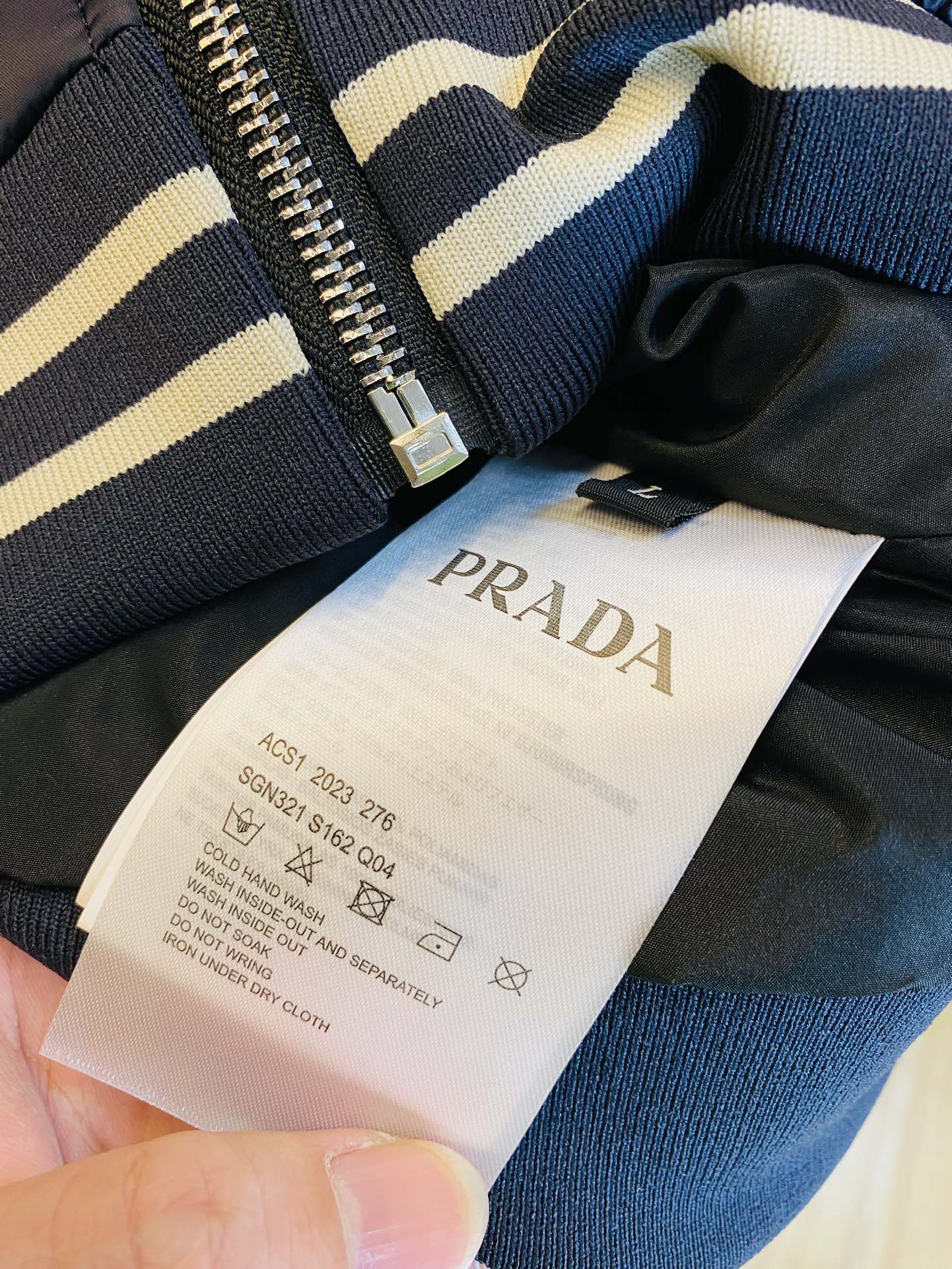 官网原单货可穿190斤普拉达Prada2024秋款！新款羽绒棉马甲高版本高品质原版面料网红明星同款开模定