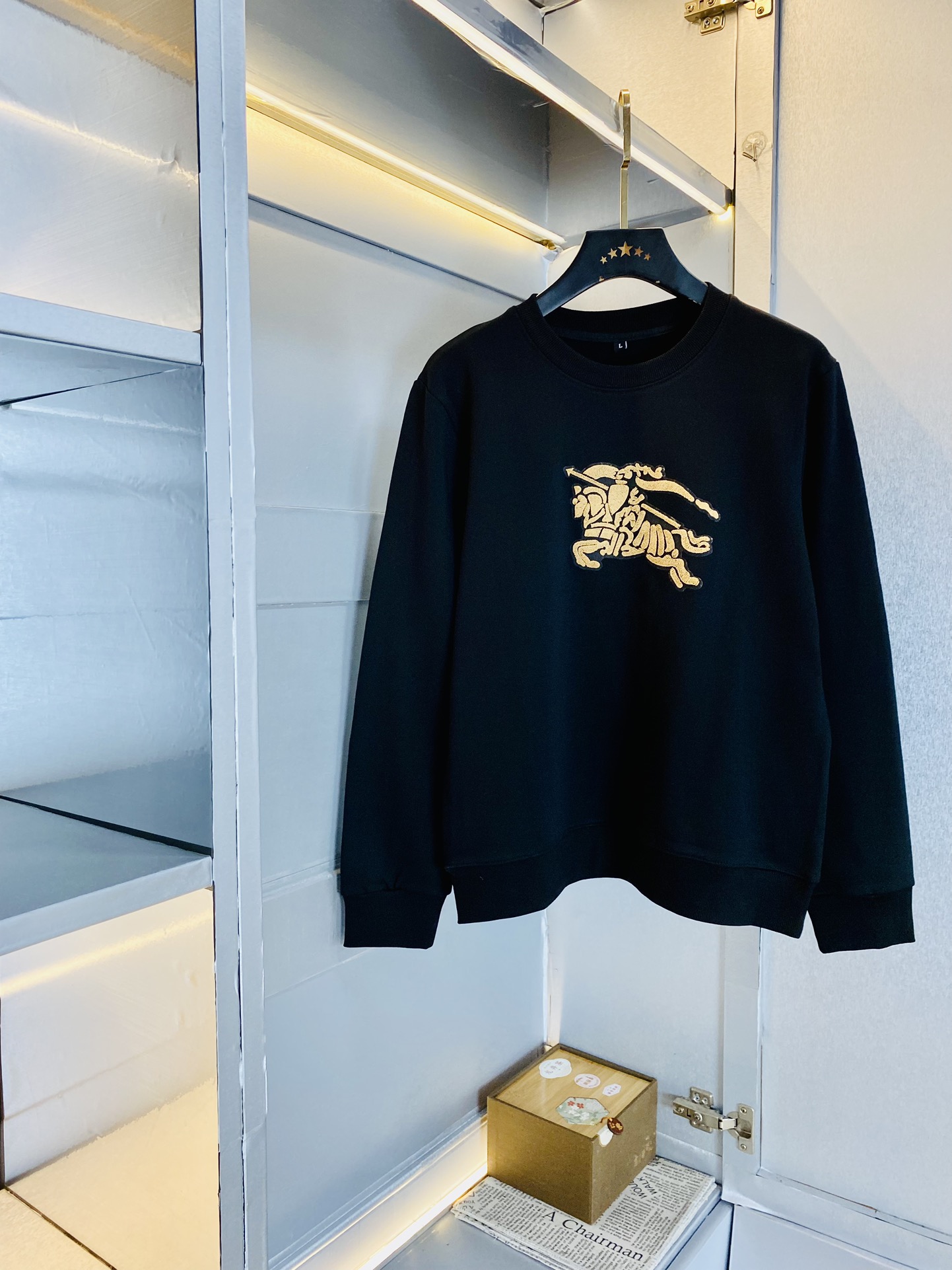 NO:128130,The official website can wear 200 kilograms of fat man's gospel. Burberry Burberry original quality, complete three standards, latest 2025 clothes, men's sweatshirts, T-shirts, selected counters to customize the top-grade double mercerized cotton imported fabric. All details are perfectly 1 to 1 replica, restore the authentic 100% original hardware, high-end customized auxiliary materials, original factory original standard, the upper body effect is excellent!  Code count: M-4XL, burberry, burberry, hoodie, sweatshirts, tees, t-shirt, alexander wang19860909官网款可穿200斤胖子福音 巴宝莉Burberry 原单品质 三标齐全 2025最新款 衣服男装卫衣T恤 精选专柜订制顶级双丝光棉进口面料 所有细节做工完美1比1复刻 还原正品百分百 原版五金 高端订制辅料 原厂原标 上身效果超赞！码数:M-4XL,,burberry,burberry,hoodie,sweatshirts,tees，t-shirt,alexander wang,Men's clothing