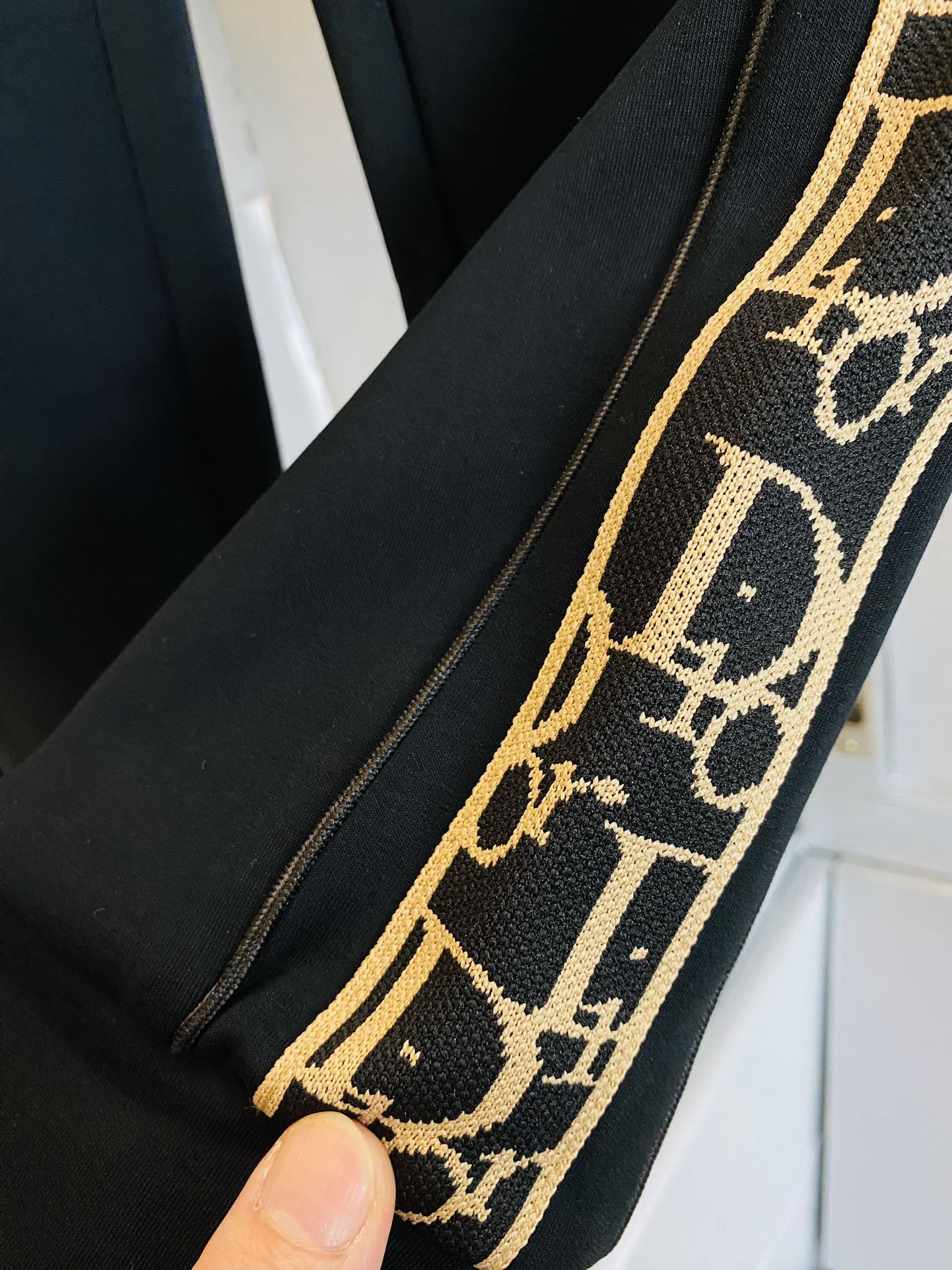 ！  官网原单货 可穿200斤🔥迪奥Dior简约时尚 秋冬款休闲裤长裤👖身穿着非常舒适 低调不失奢华 穿
