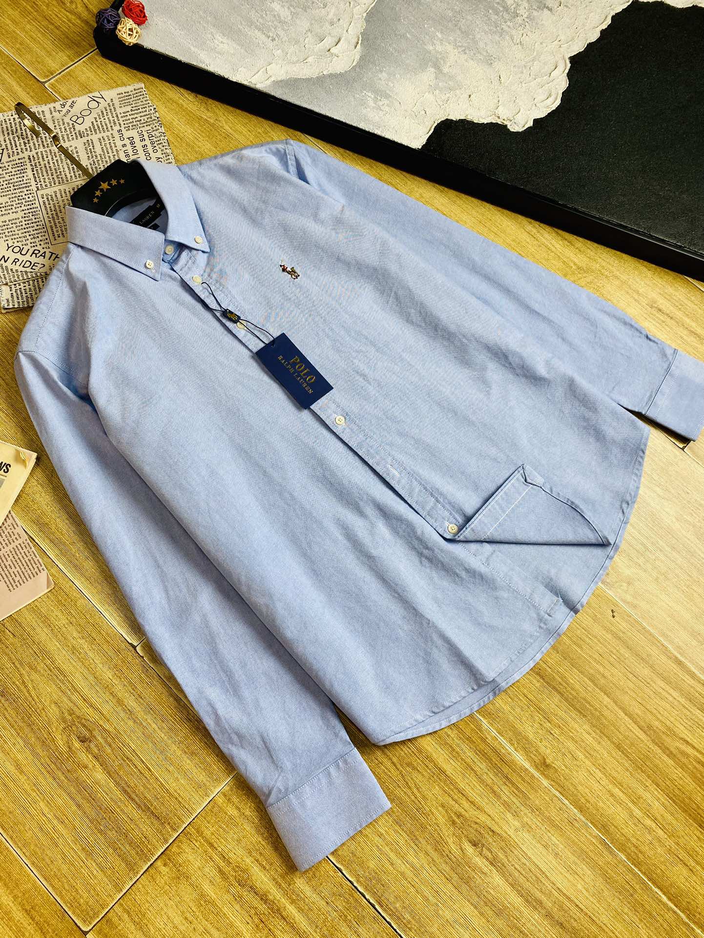 NO:427134,Three-standard official website model, can wear 220 catties Paul POLO Original quality with original wash mark Latest long-sleeved shirt Selected counter custom top-grade long-sleeved shirt Imported Oxford fabric Original logo customization All details are perfect 1 to 1 replica Restore the authenticity 100% original hardware High-end custom auxiliary materials Original factory original mark The wash mark has a great effect on the upper body M-3XL (175-catties M), Shirts,alexander wang19860909三标齐全官网款 可穿220斤 保罗POLO 原单品质 带原版洗水唛 最新款长袖衬衫 精选专柜订制顶级长袖衬衣进口牛津布面料 纽扣原Logo定制 所有细节做工完美1比1复刻 还原正品百分百 原版五金 高端订制辅料 原厂原标 洗水唛上身效果超赞 码数偏大 M-3XL（175-斤穿M）,,shirts,alexander wang,Men's clothing