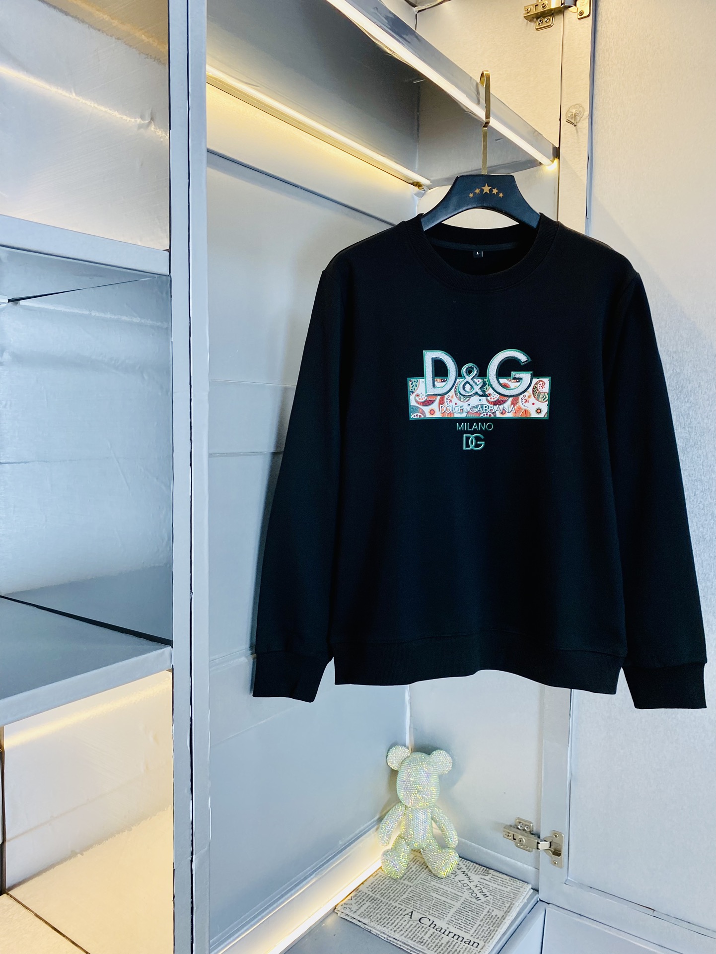 NO:610982,Double mercerized cotton!  The official website model can be worn by fat people weighing 200 pounds. Dolce & Gabbana D&G. Original quality. The mercerized cotton lining is not terry. Complete with three standards. The latest 2025 clothing men's sweatshirts and T-shirts. Selected counters to customize top-grade double mercerized cotton imported fabrics. All details are perfectly made and reproduced 1:1 to restore 100% authenticity. Original hardware. High-end customized accessories. Original factory original label. The upper body effect is great!  Size: M-4XL,,Dolce&Gabbana,Dolce&Gabbana,hoodie,sweatshirts,tees,t-shirt,alexander wang19860909双丝光棉！ 官网款可穿200斤胖子福音 杜嘉班纳D&G 原单品质 内里丝光棉不是毛圈 三标齐全 2025最新款 衣服男装卫衣T恤 精选专柜订制顶级双丝光棉进口面料 所有细节做工完美1比1复刻 还原正品百分百 原版五金 高端订制辅料 原厂原标 上身效果超赞！码数:M-4XL,,Dolce&Gabbana,Dolce&Gabbana,hoodie,sweatshirts,tees，t-shirt,alexander wang,Men's clothing