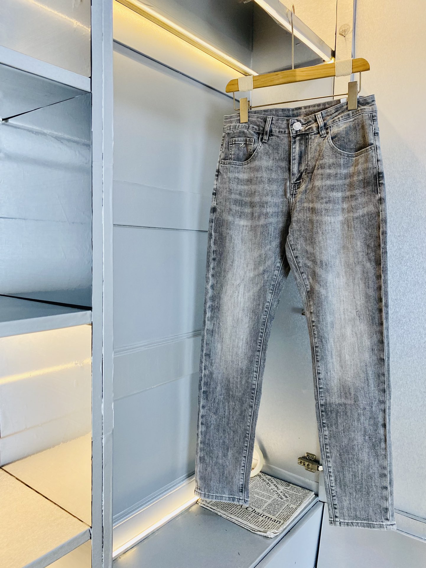 NO:126086,Original single product, 200 catties Croxin Chrome Hearts 2025 autumn and autumn new style is available at the same time, fashionable casual pants and elastic jeans, imported original fabric, comfortable and breathable upper body, top craft hardware accessories. Very high-end, super positive style, fashionable and stylish upper body!  A must-have item in the closet!  Size 29-38, Chrome hearts, Chrome hearts, jeans, alexander wang19860909原单货 可穿200斤克罗心Chrome Hearts 2025秋季秋款新款专柜同步有售,时尚休闲裤弹力牛仔裤,进口原版面料,上身舒适透气,顶级工艺五金配饰.档次极高,版型超正,上身时尚有型！衣橱必备单品！尺码29-38,,chrome hearts,chrome hearts,jeans,alexander wang,Men's clothing