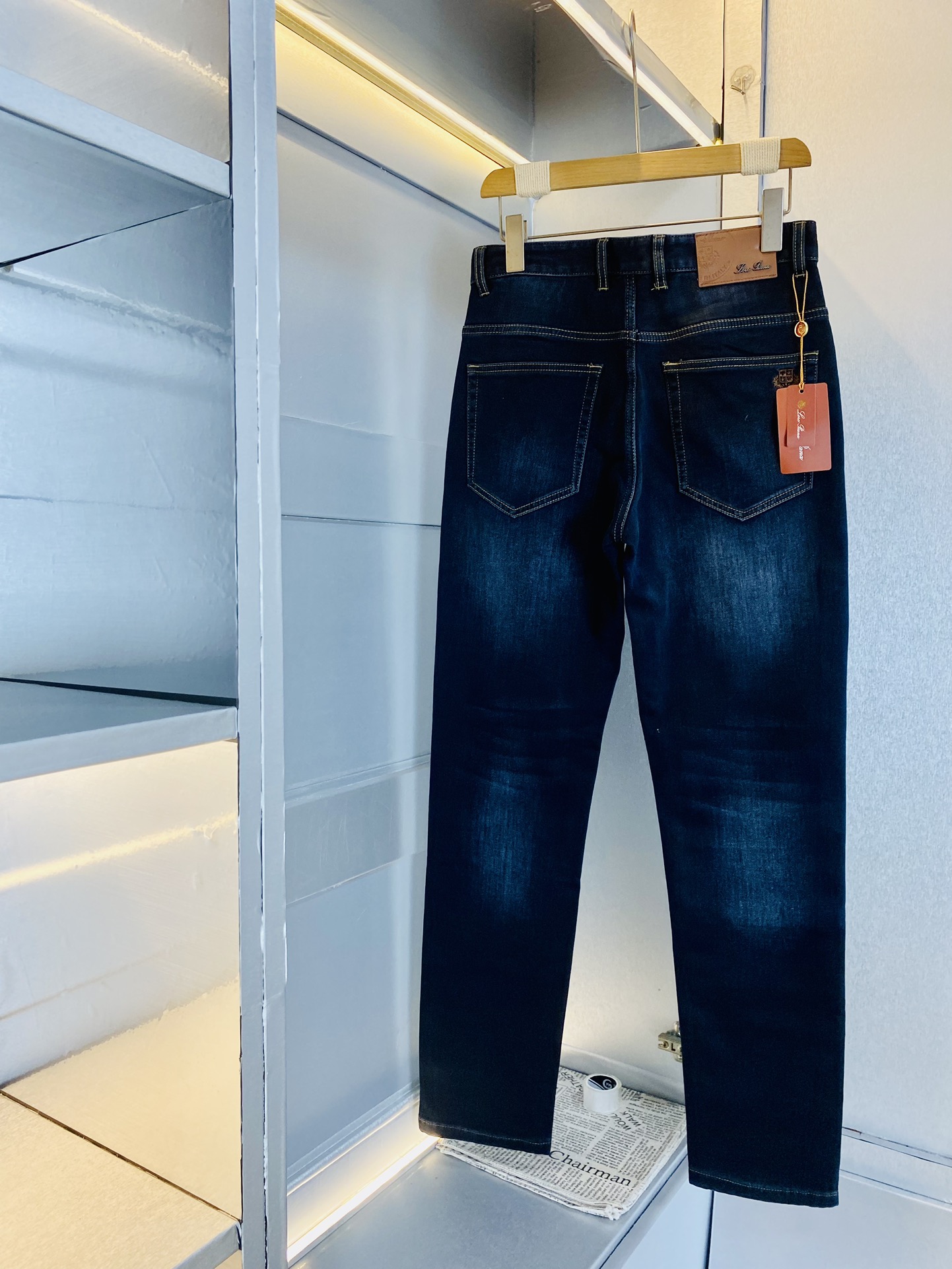 NO:124663,Original single item, wearable kilogram LP, new autumn styles are available at the same time for sale in the counter, fashionable casual pants and elastic jeans, imported original fabrics, comfortable and breathable upper body, top-grade craft hardware accessories. Very high-end, super positive style, fashionable and stylish upper body!  A must-have item in the closet!  Size 29-38, loro piana, jeans, alexander wang19860909原单货 可穿斤LP 秋季秋款新款专柜同步有售,时尚休闲裤弹力牛仔裤,进口原版面料,上身舒适透气,顶级工艺五金配饰.档次极高,版型超正,上身时尚有型！衣橱必备单品！尺码29-38,,loro piana,jeans,alexander wang,Men's clothing