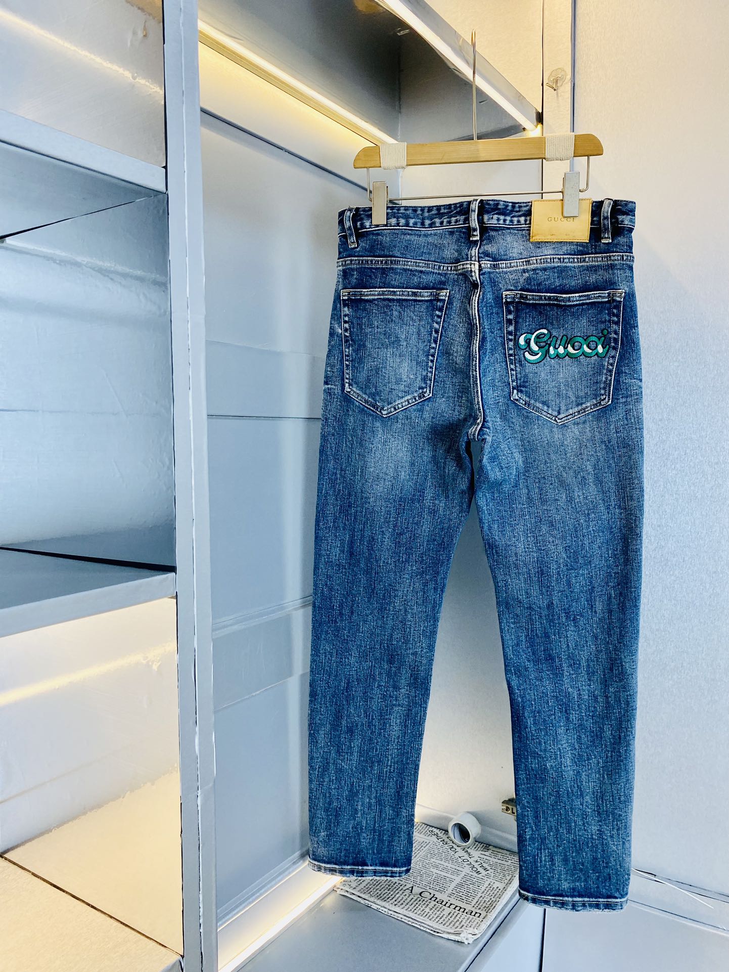 NO:130992,Original single product, 200 kilograms of Gucci Gucci 2025 autumn and winter new counters are available at the same time, fashionable casual pants and elastic jeans, imported original fabric, comfortable and breathable upper body, top craft hardware accessories. Very high-end, super positive style, fashionable and stylish upper body!  A must-have item in the closet!  Size 29-38, gucci, jeans, alexander wang19860909原单货 可穿200斤古奇Gucci 2025秋冬新款专柜同步有售,时尚休闲裤弹力牛仔裤,进口原版面料,上身舒适透气,顶级工艺五金配饰.档次极高,版型超正,上身时尚有型！衣橱必备单品！尺码29-38,,gucci,jeans,alexander wang,Men's clothing